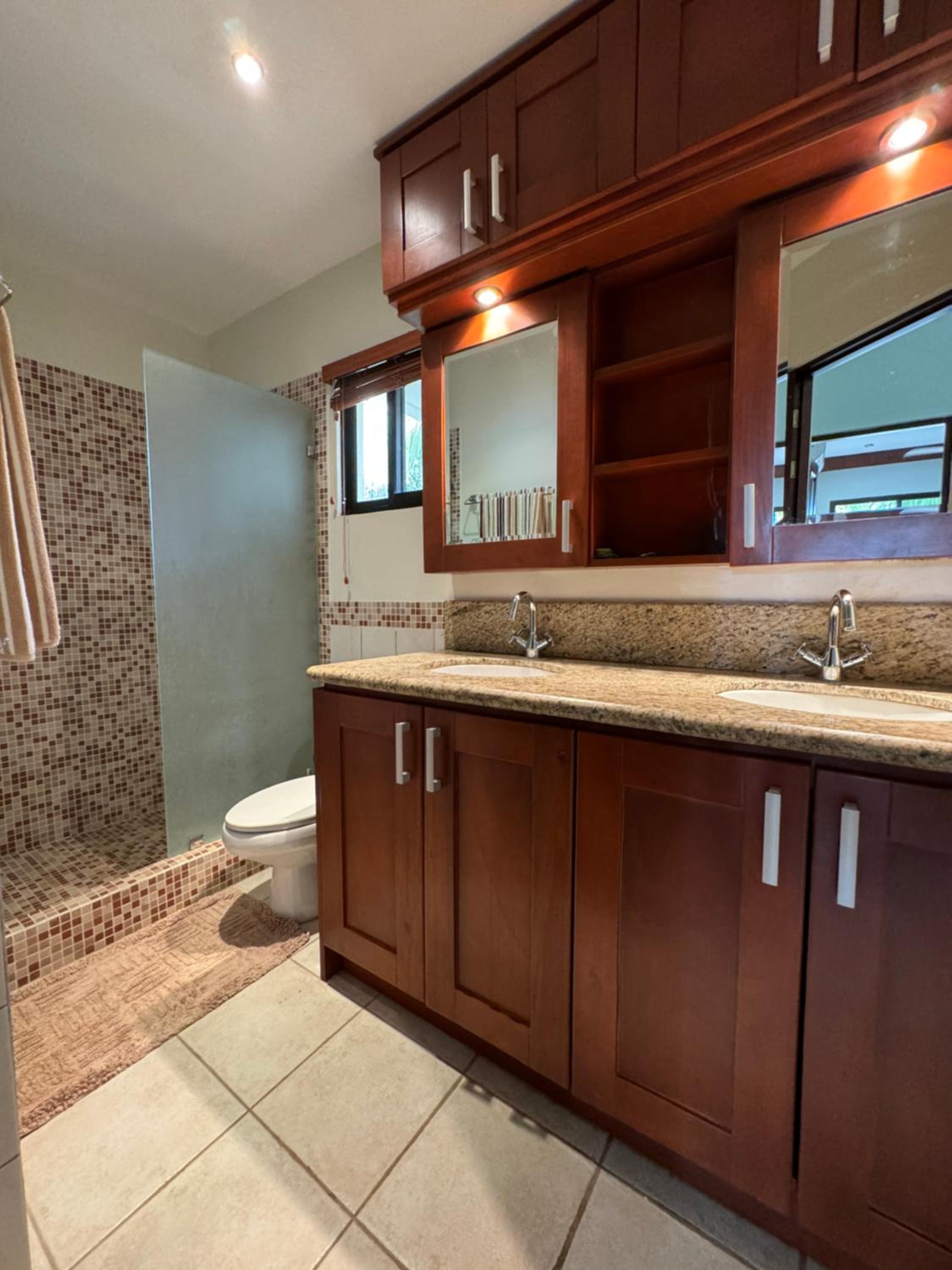 Breezy Paradise 2 bed2bath with mountain view