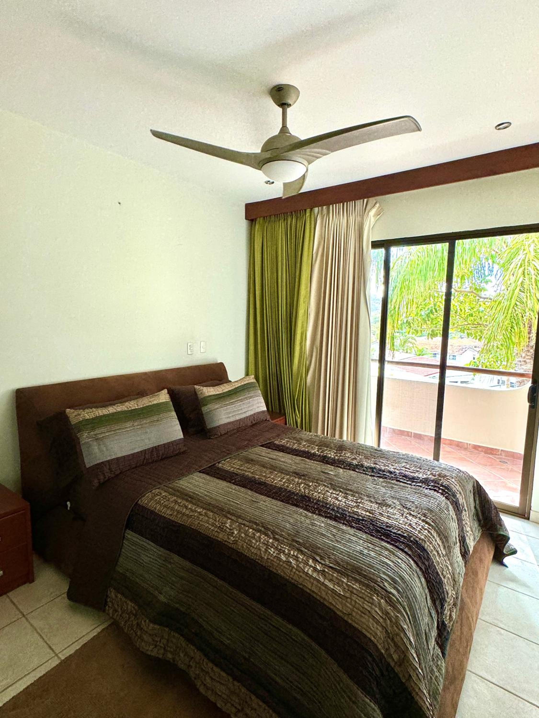 Breezy Paradise 2 bed2bath with mountain view