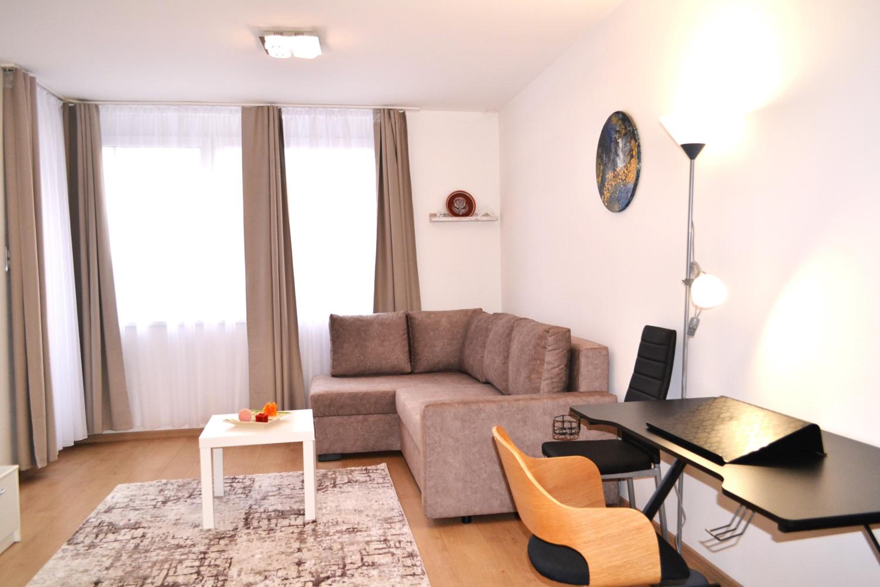 Maria's Family Home with free Parking