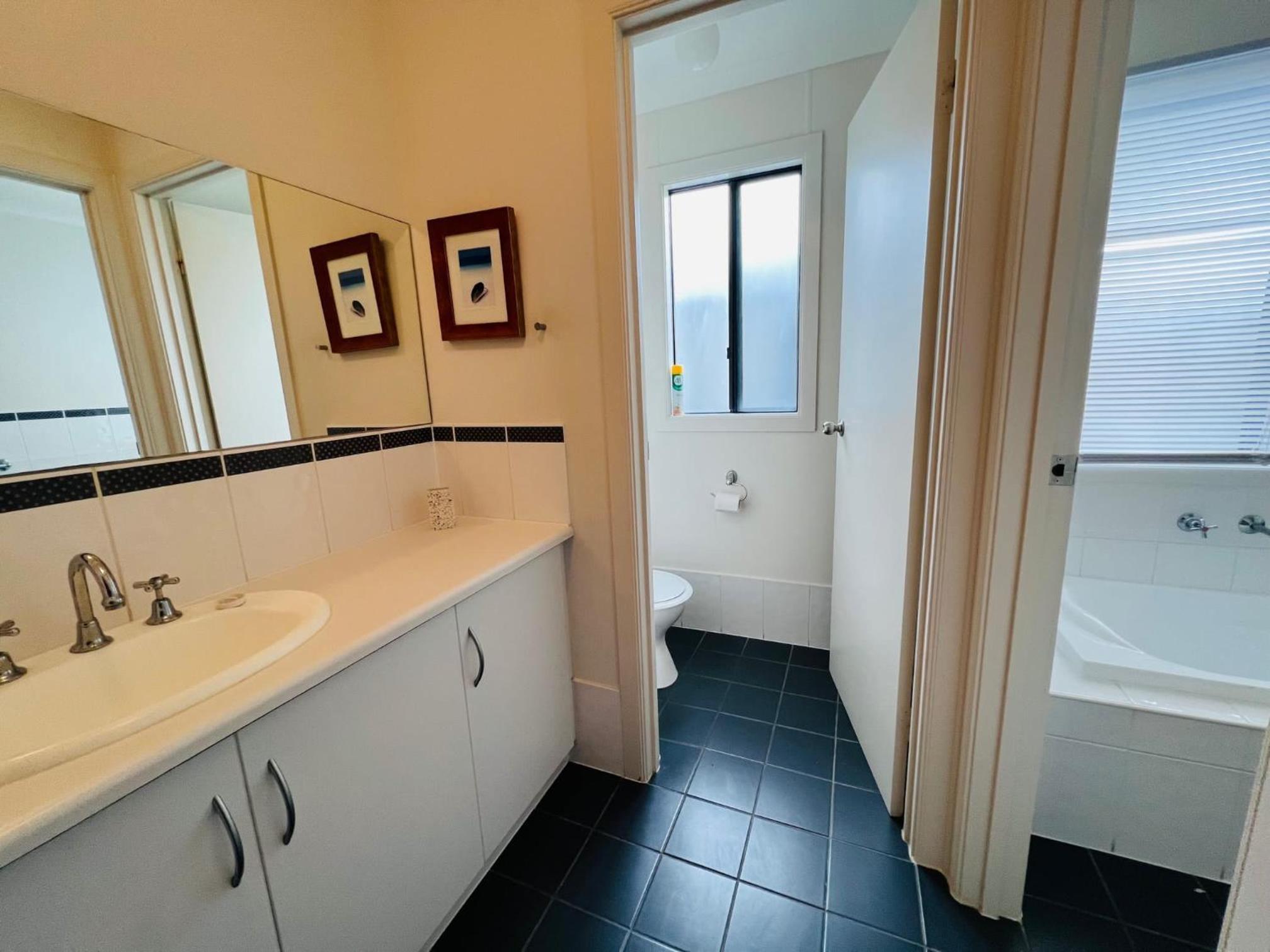 Clampetts Pet Friendly Close to Township
