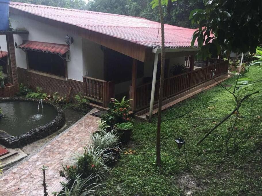 Cabaña con piscina en Minca