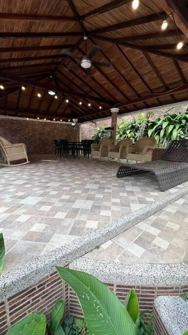Cabaña con piscina en Minca