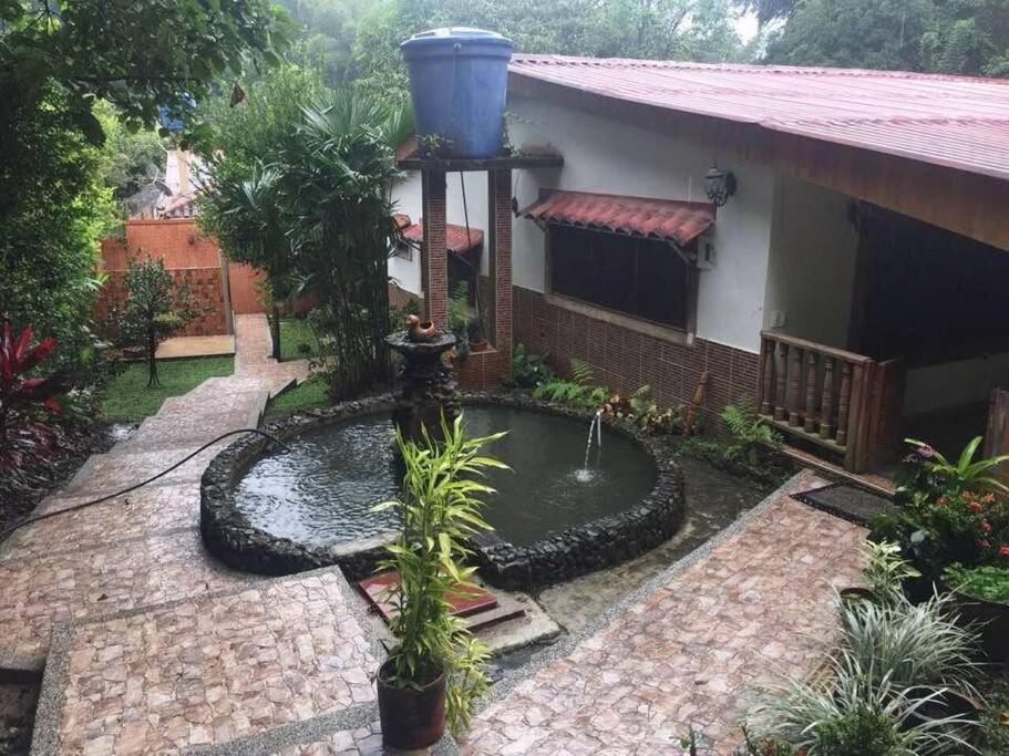 Cabaña con piscina en Minca