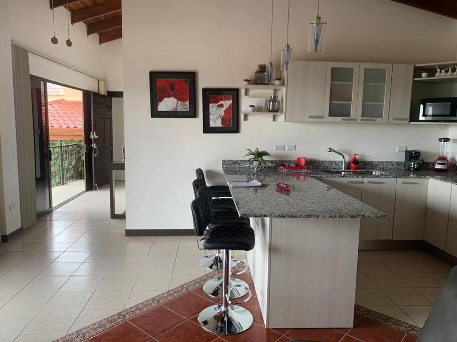 Luxury Apt, fully equipped, near to SJO airport