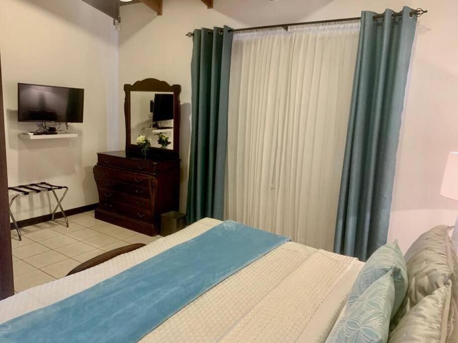 Luxury Apt, fully equipped, near to SJO airport