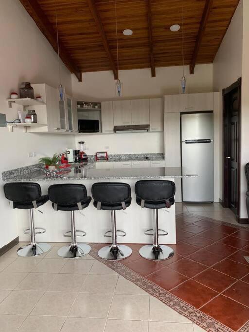 Luxury Apt, fully equipped, near to SJO airport