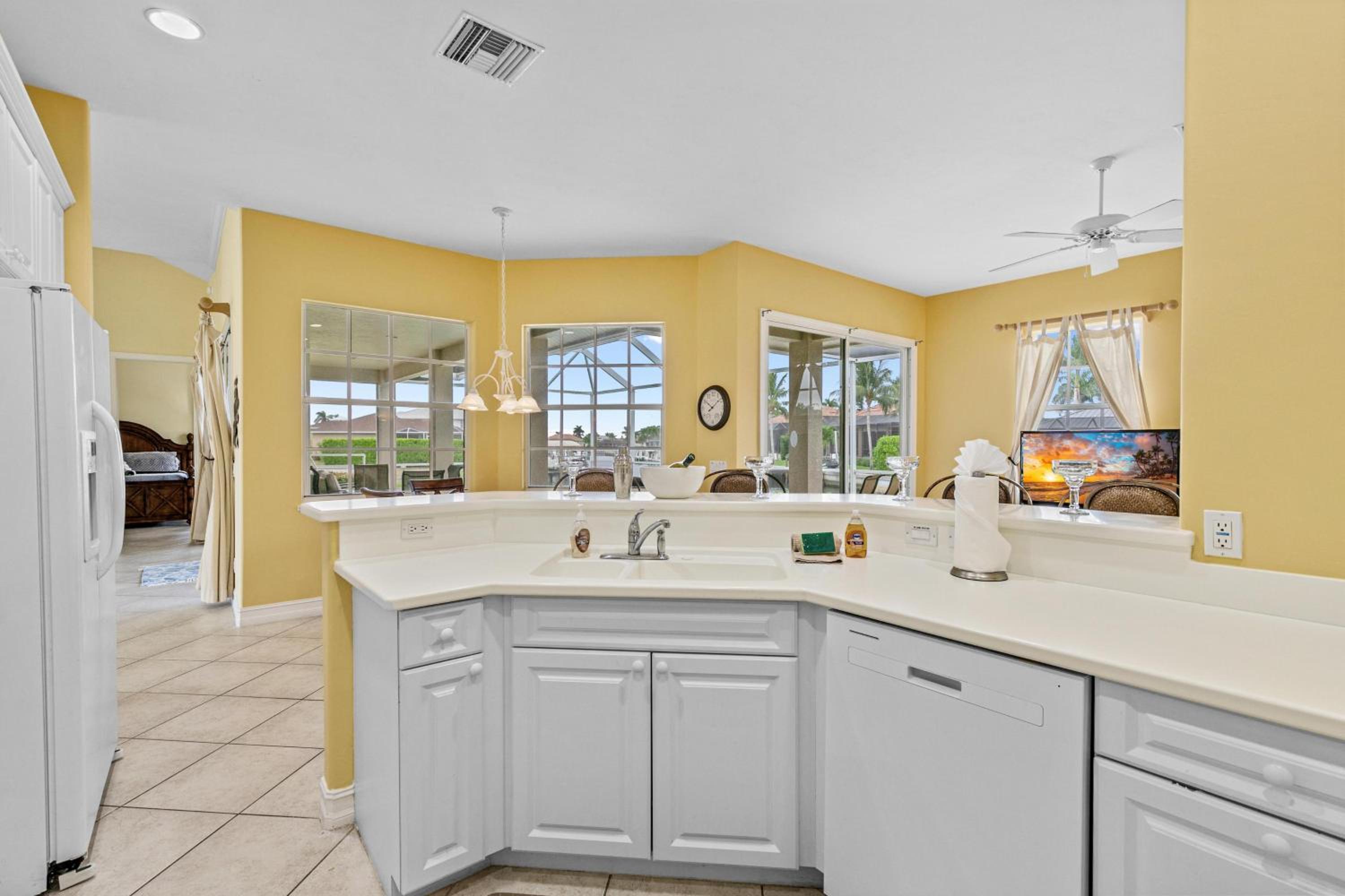 Updated and Luxurious 5BR Waterfront Oasis on Marco Island