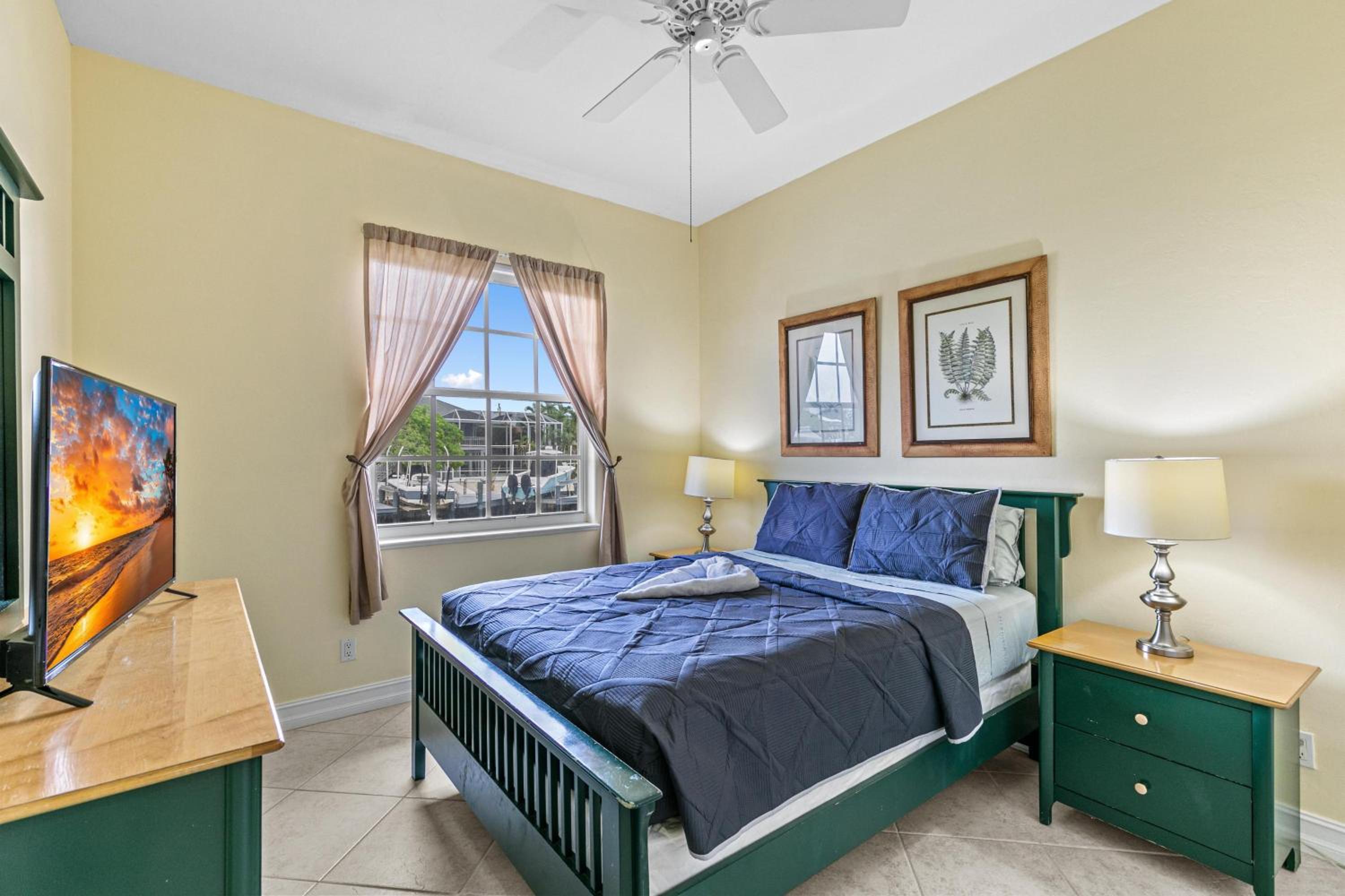 Updated and Luxurious 5BR Waterfront Oasis on Marco Island