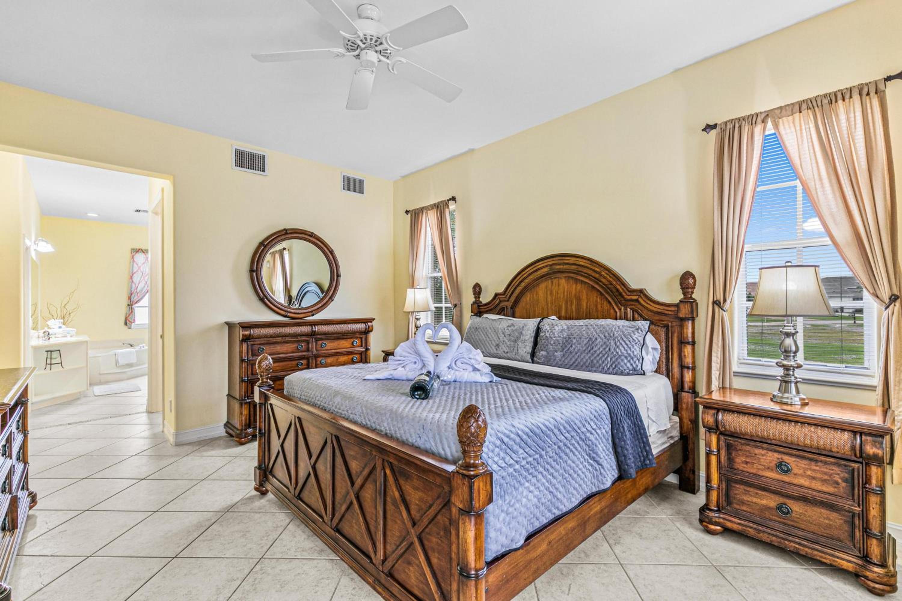Updated and Luxurious 5BR Waterfront Oasis on Marco Island