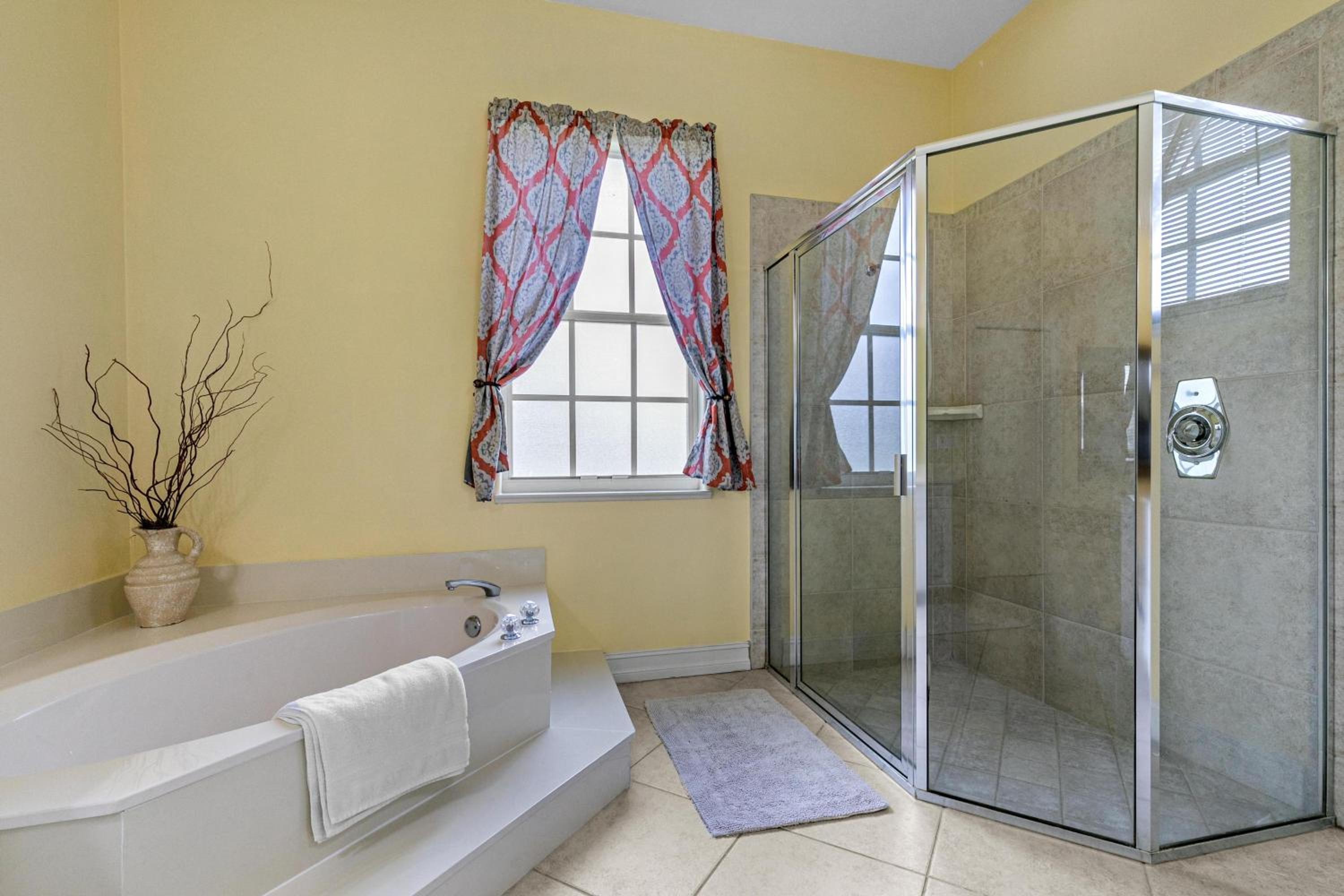 Updated and Luxurious 5BR Waterfront Oasis on Marco Island