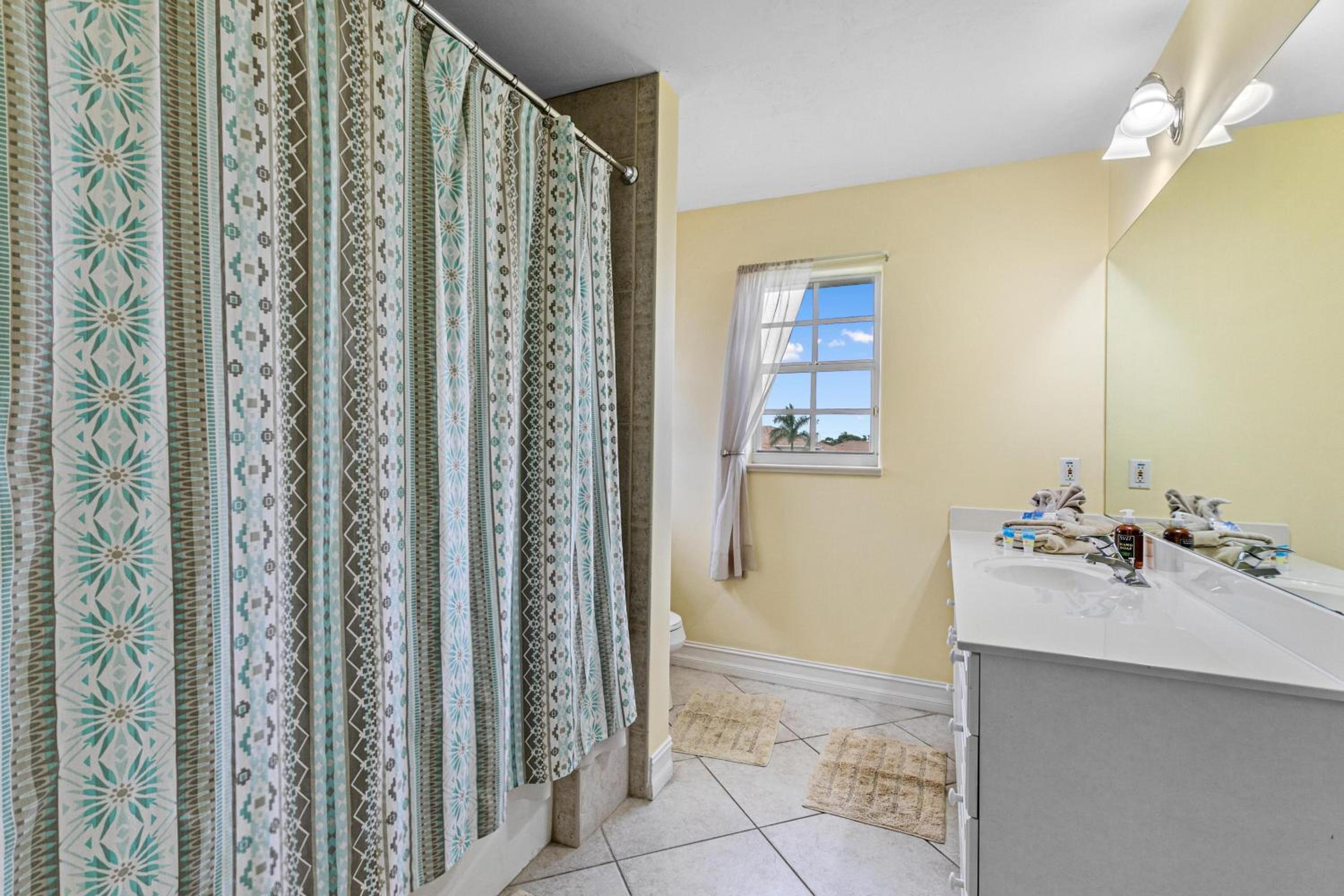 Updated and Luxurious 5BR Waterfront Oasis on Marco Island