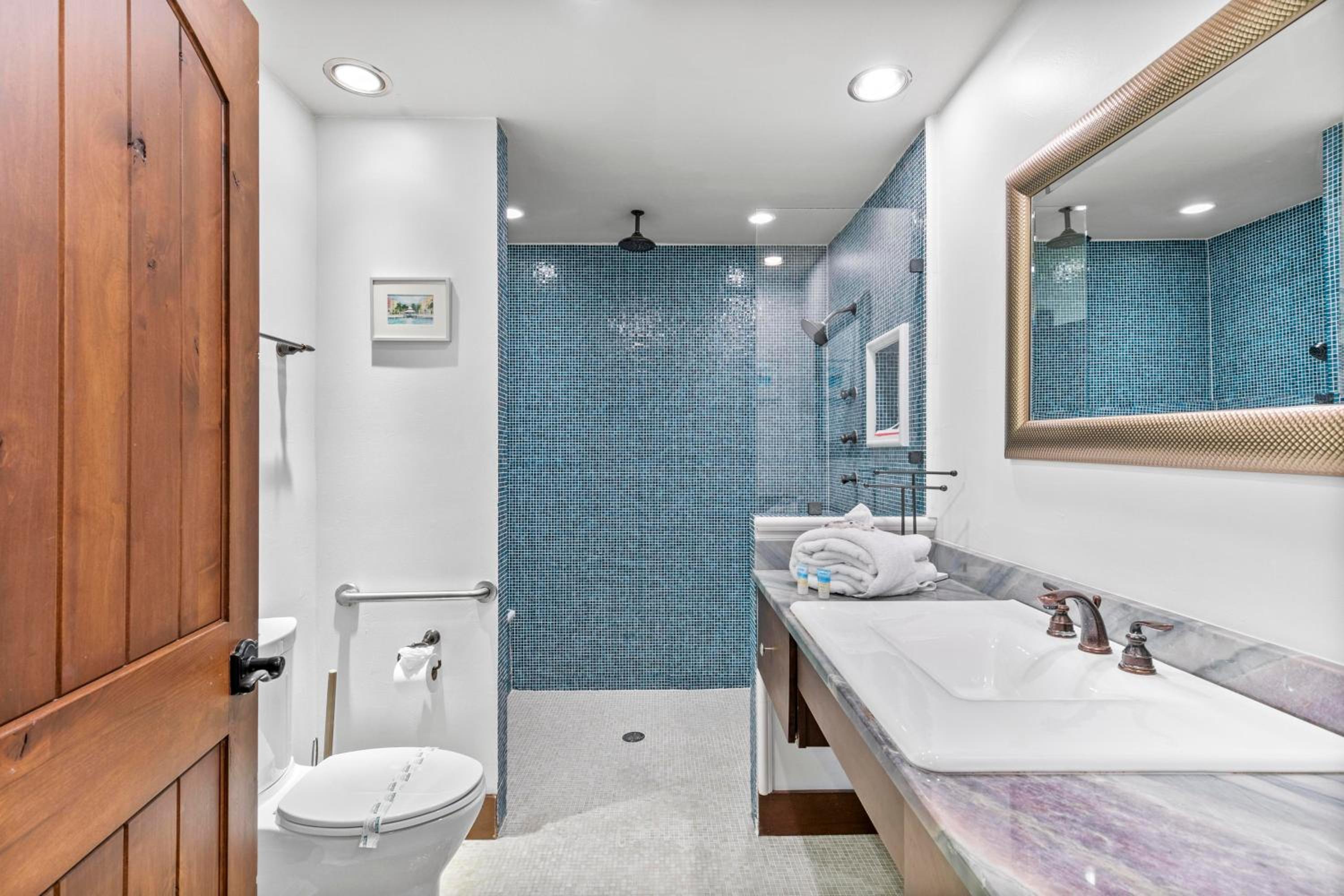Luxurious Beachside Oasis with Infinity Pool on Marco Island view 3