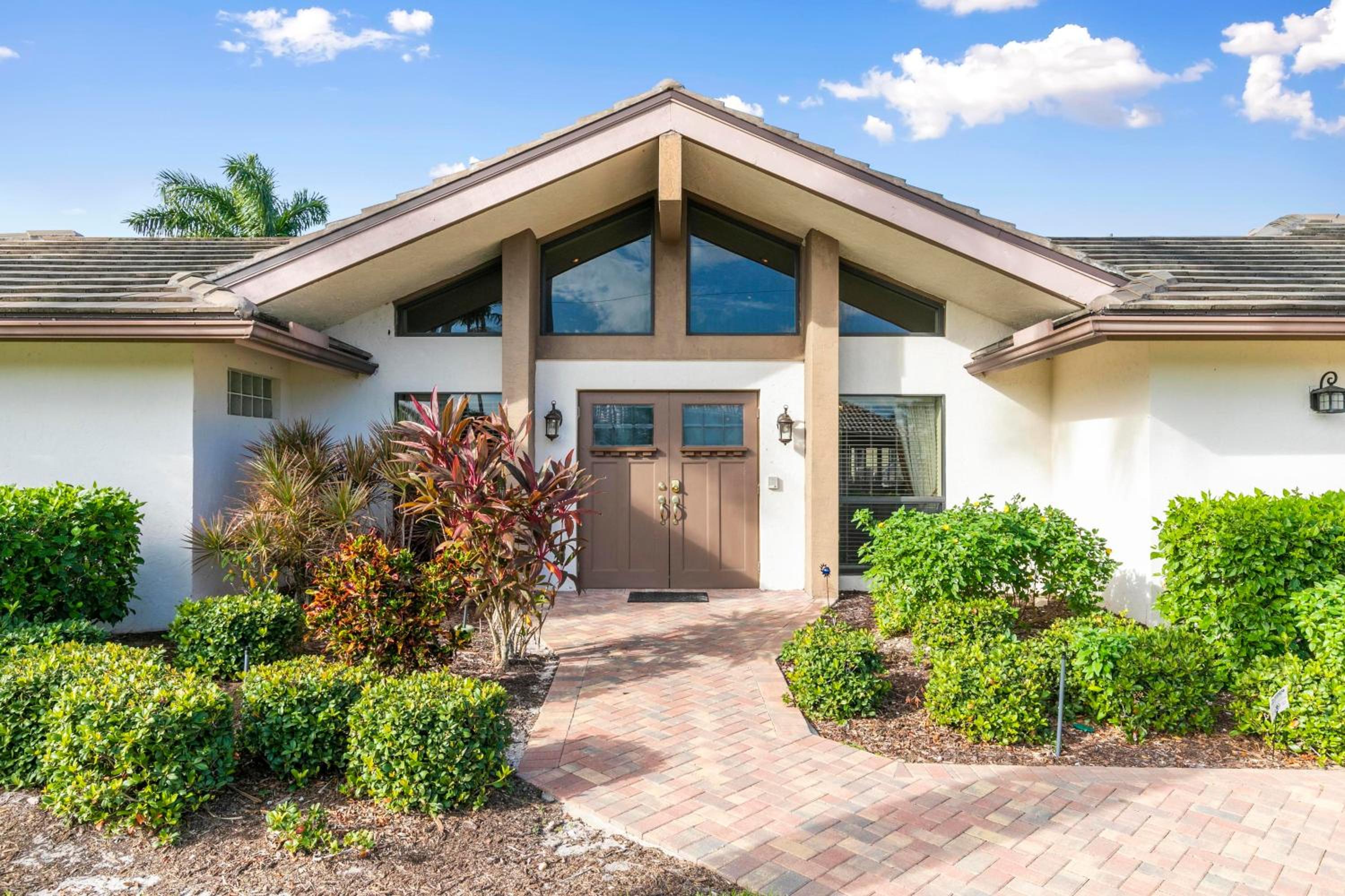 Luxurious Beachside Oasis with Infinity Pool on Marco Island view 4