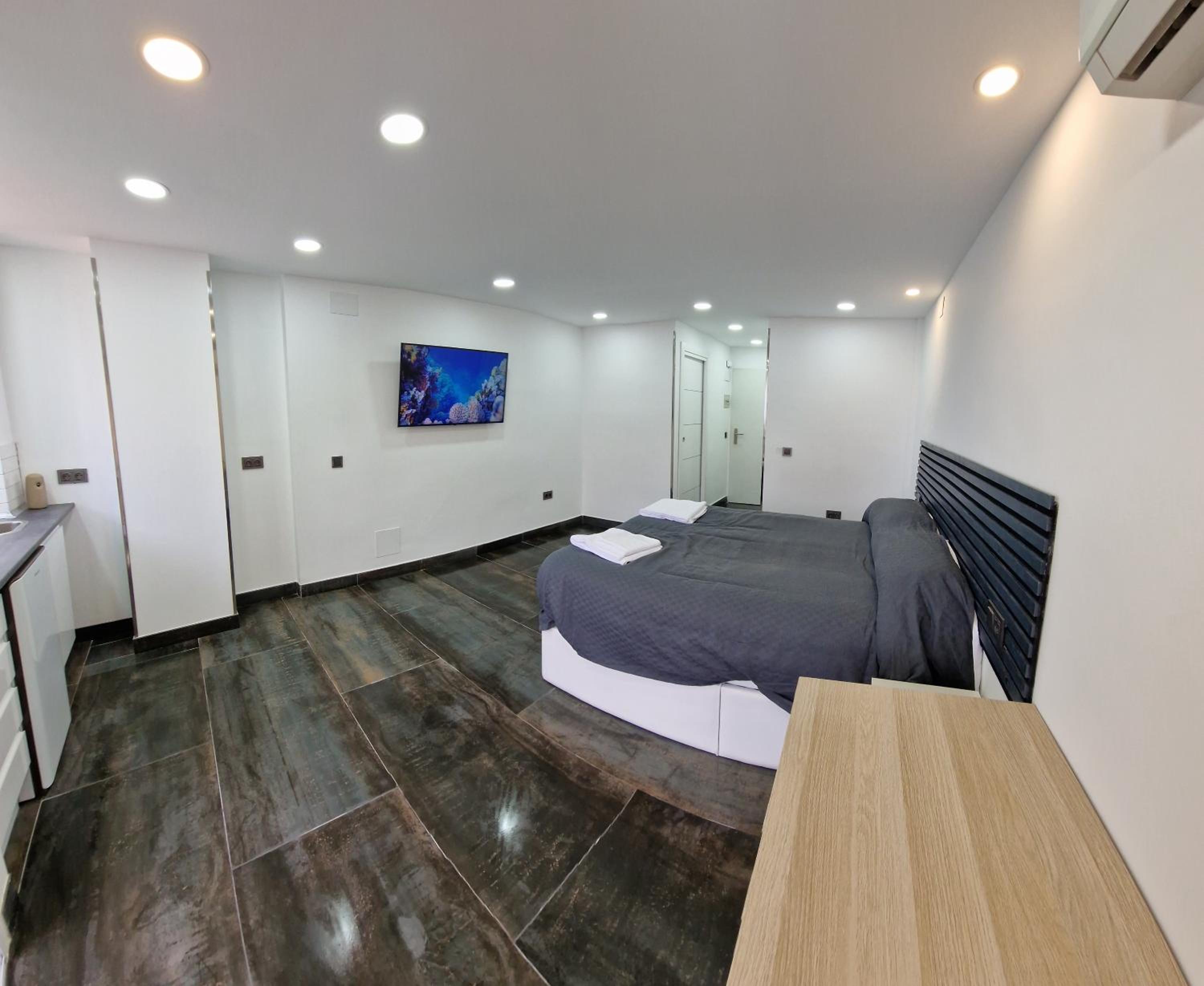 ESTUDIO RECIEN REFORMADO EN HOTEL 1 LINEA PLAYa view 3
