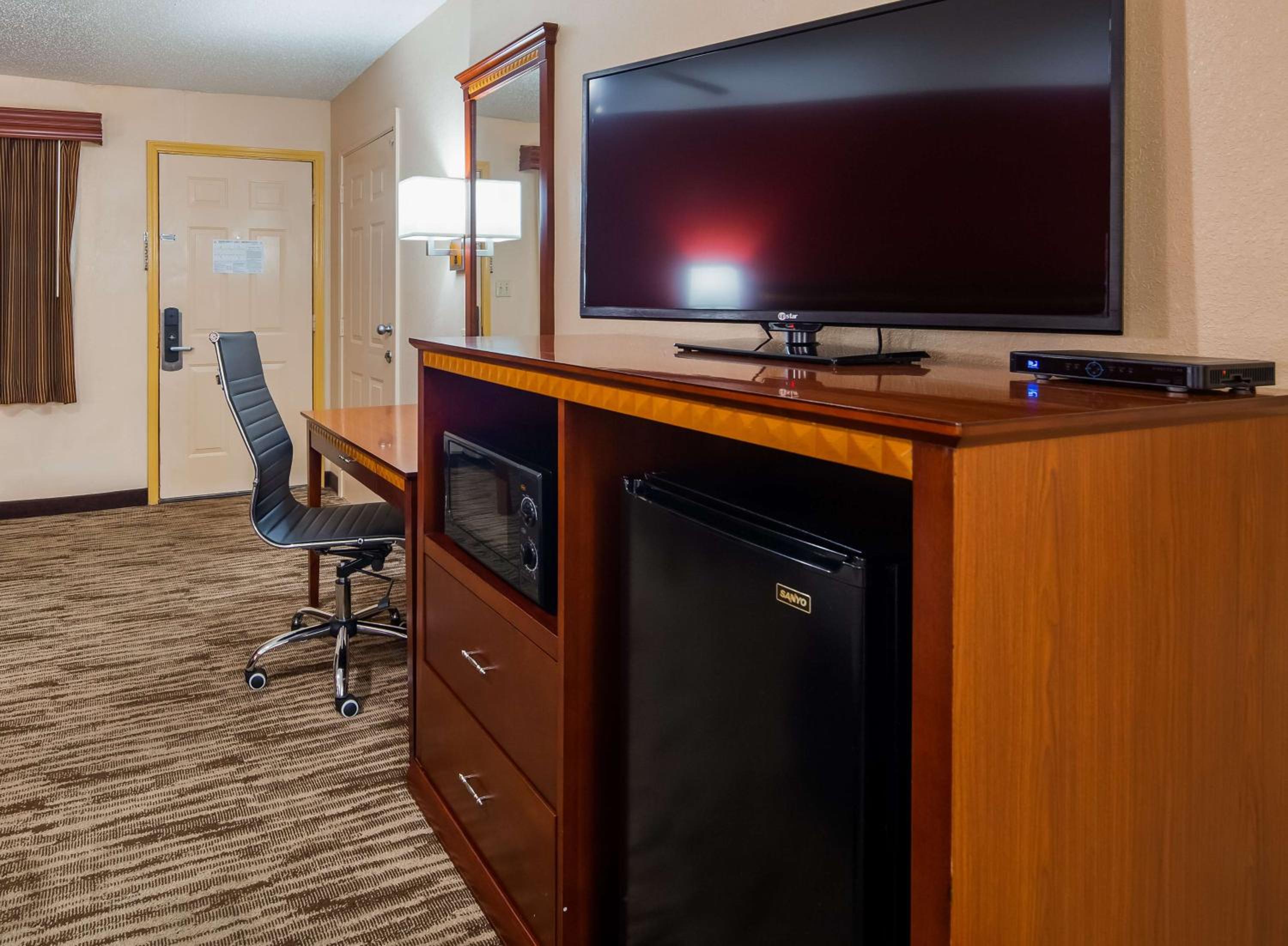 Marshall Vacations - Best Western Executive Inn - Property Image 8