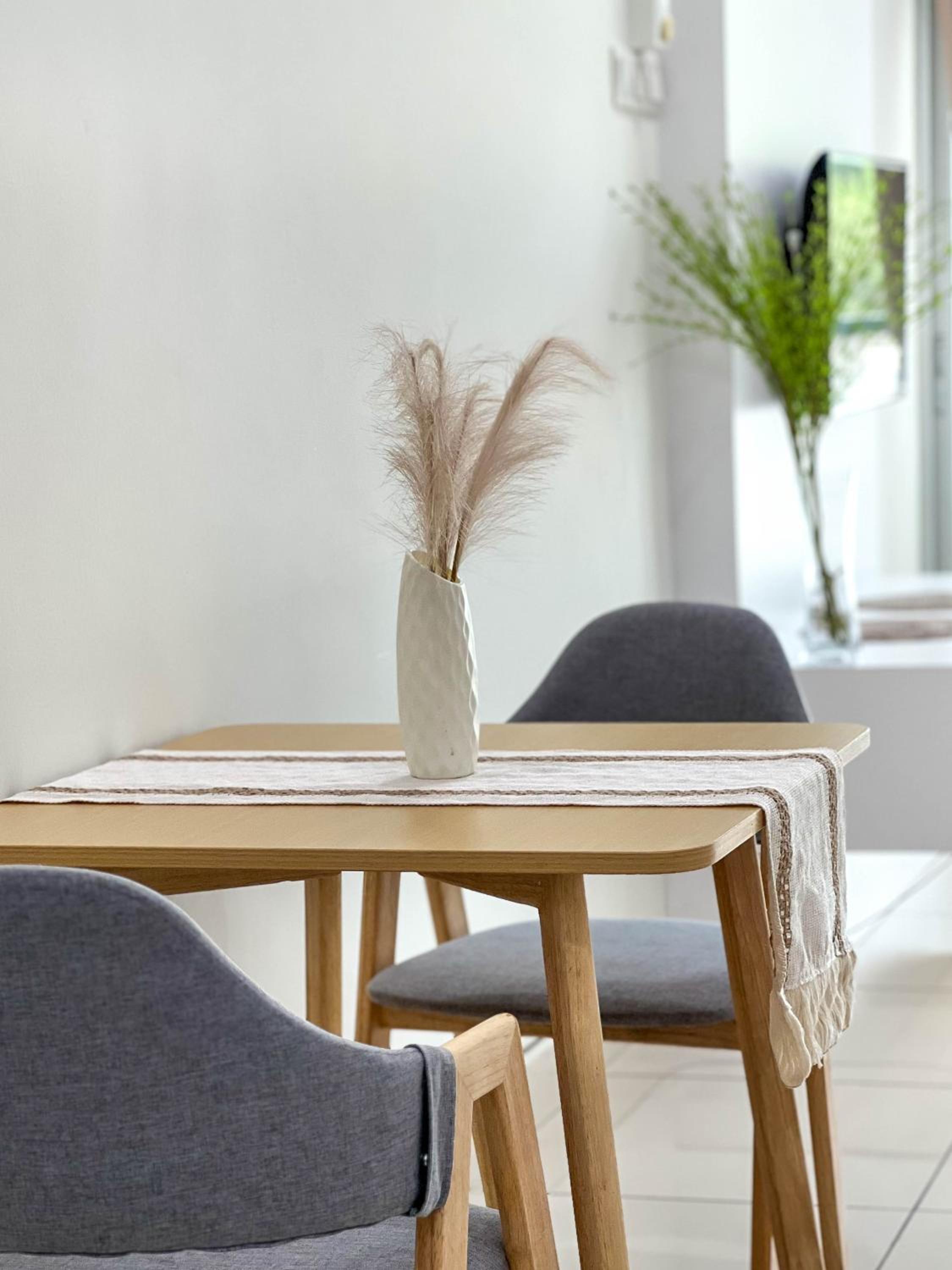 Modern Muji Studio Condo with Swimming Pool, Free Netflix WiFi near Lake Garden Zoo photo 3