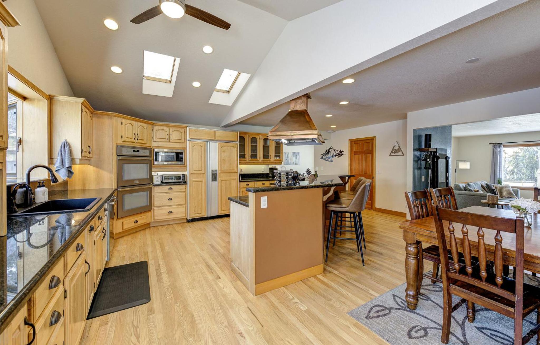 East Wenatchee Oasis 4BR, Pool, Hot Tub, Loop Trail