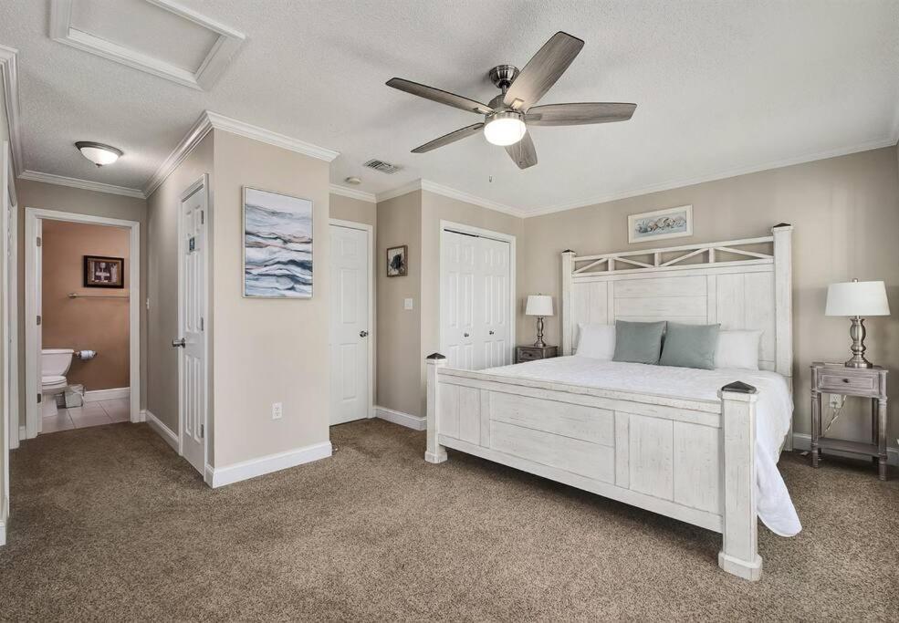 4 Br - 3 Ba Private Pool Putting Green view 3
