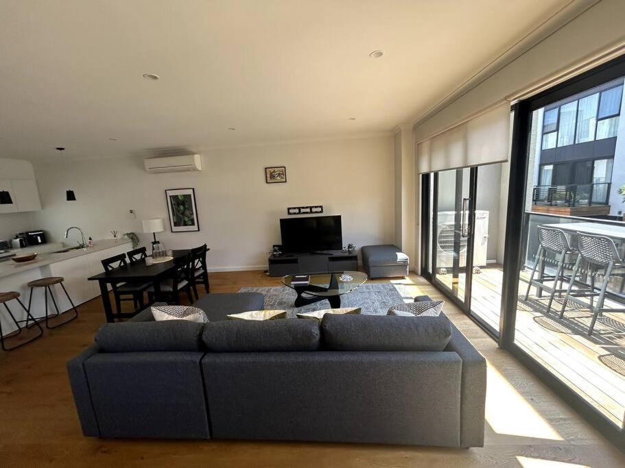 Four-Bedroom Town House in Port Melbourne