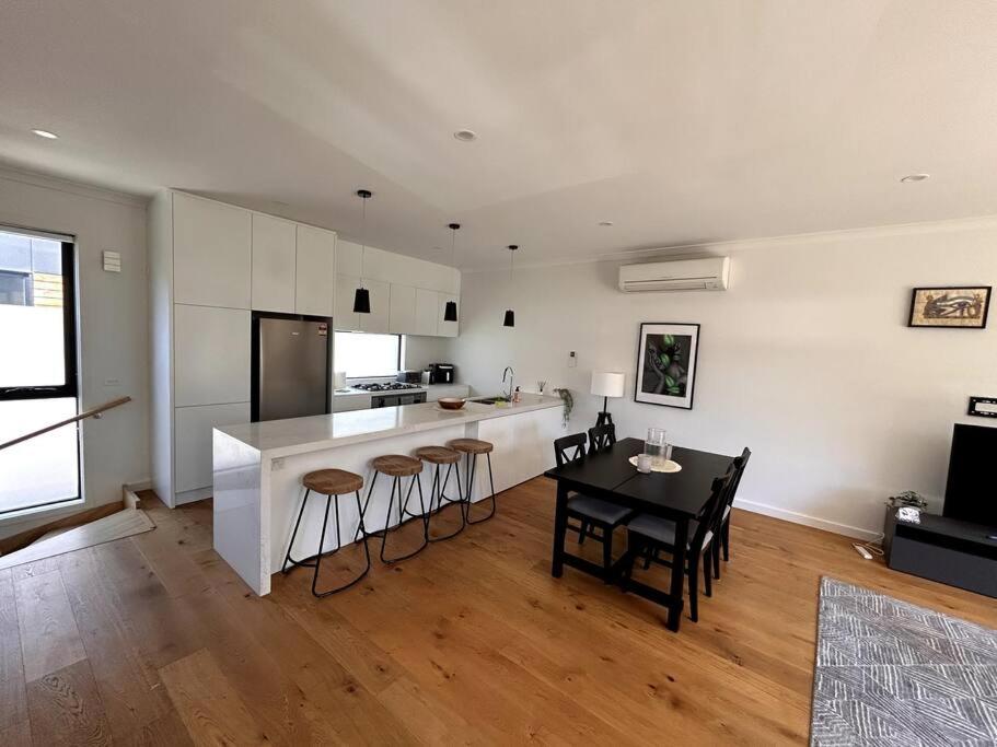Four-Bedroom Town House in Port Melbourne