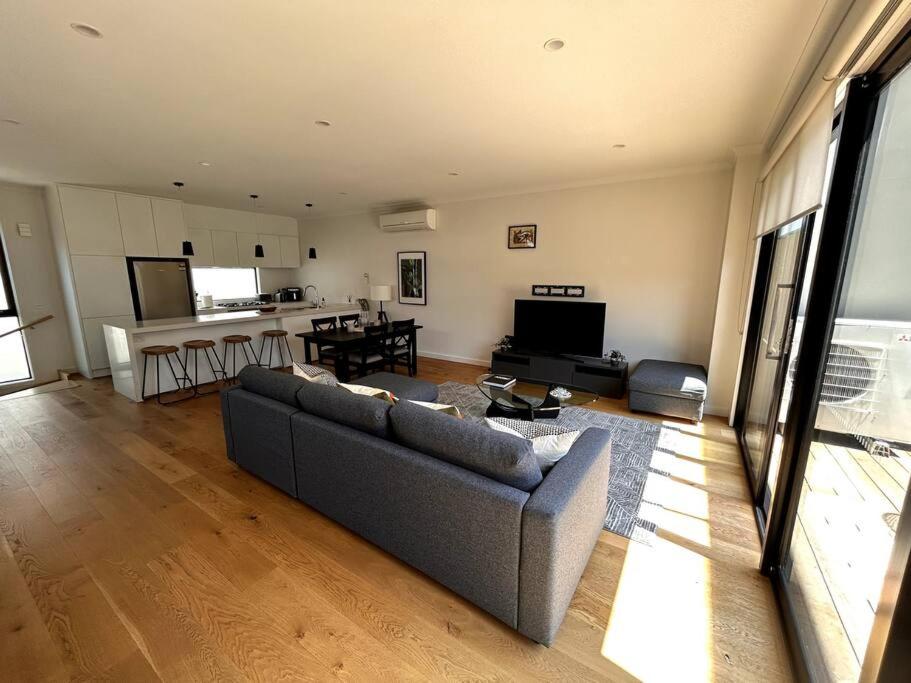 Four-Bedroom Town House in Port Melbourne