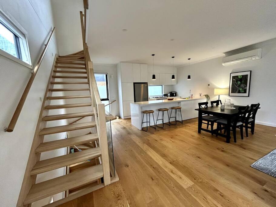 Four-Bedroom Town House in Port Melbourne