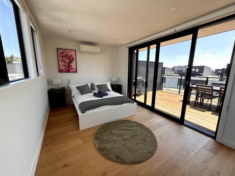 Four-Bedroom Town House in Port Melbourne