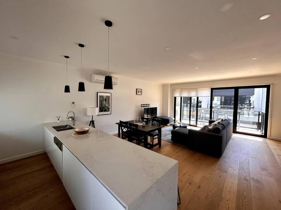 Four-Bedroom Town House in Port Melbourne