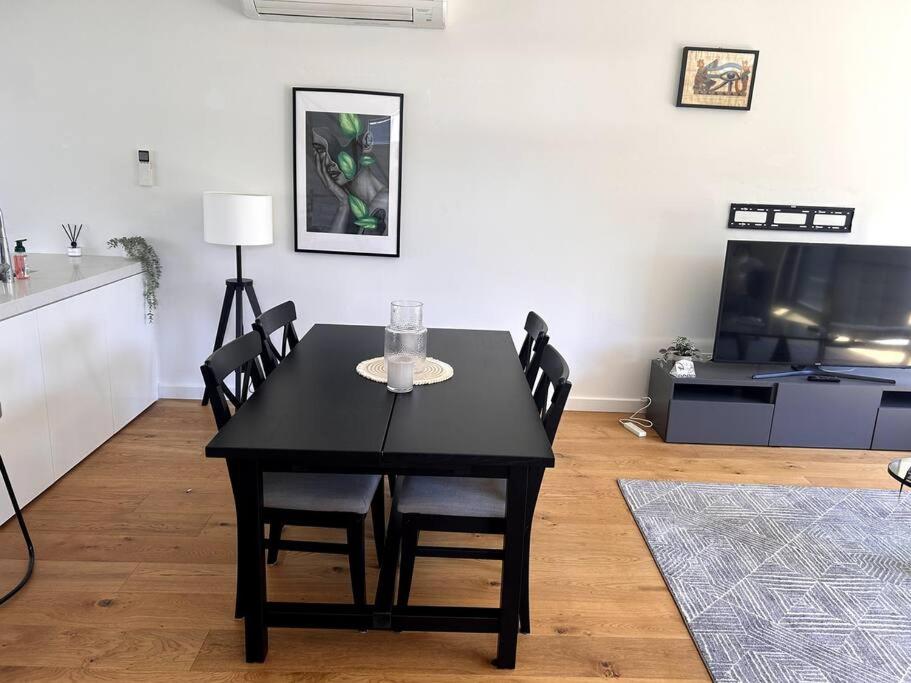 Four-Bedroom Town House in Port Melbourne