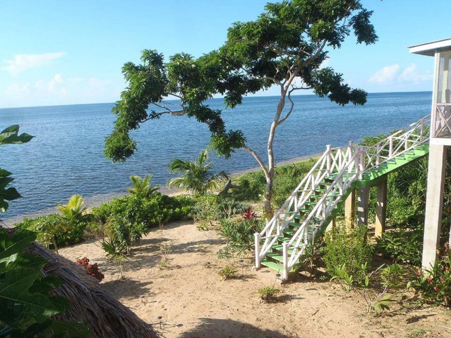 Guanaja Caribbean Cottages