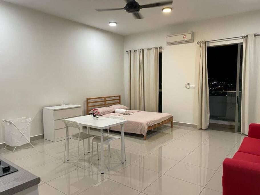 WORK FROM HOME -NO OVERNIGHT STAY -9am-6pm -SAME DAY CHECKOUT-Wi-Fi-Netflix-Parking-Pool photo 3