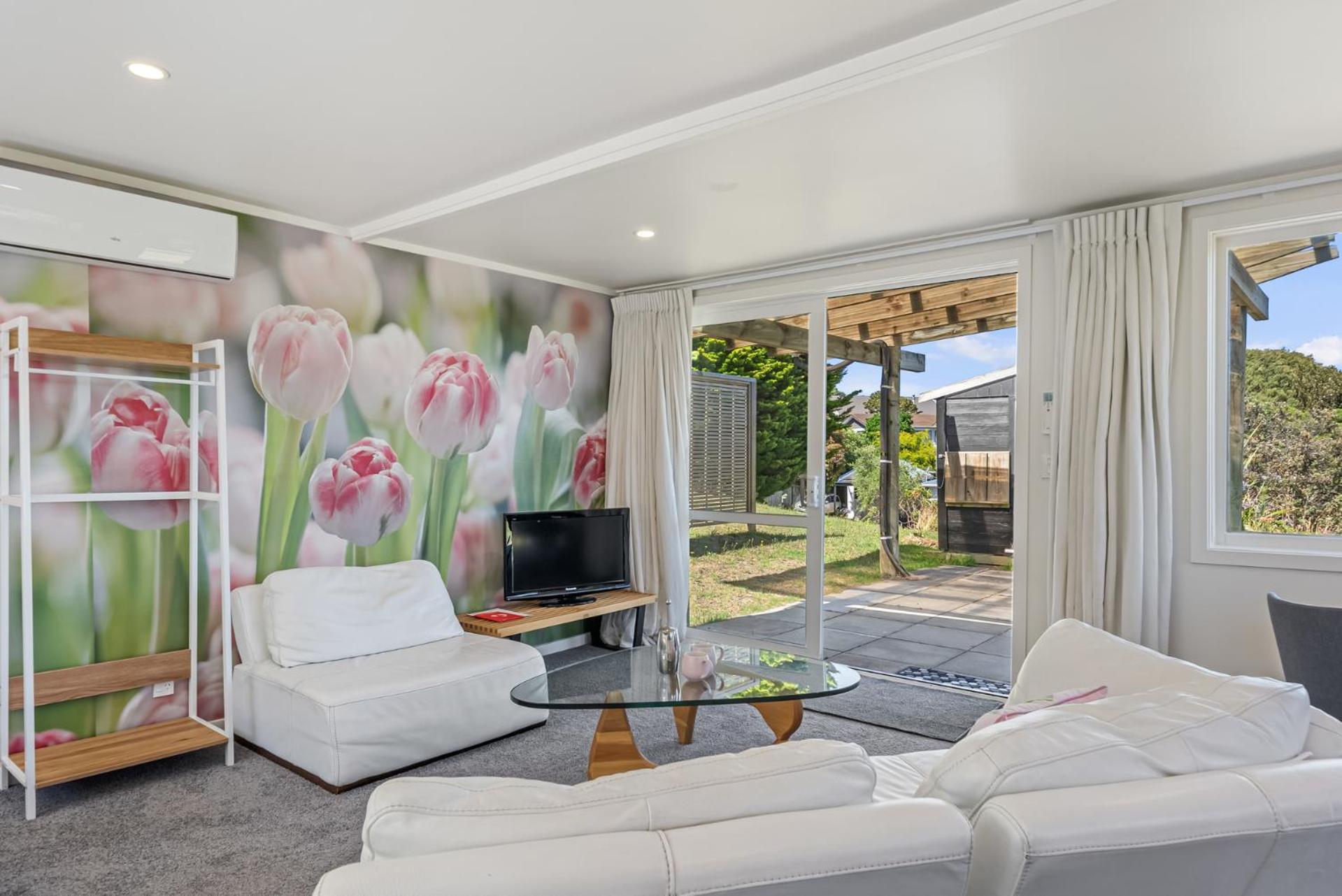 Hicks Haven - Waikanae Beach Holiday Studio view 3
