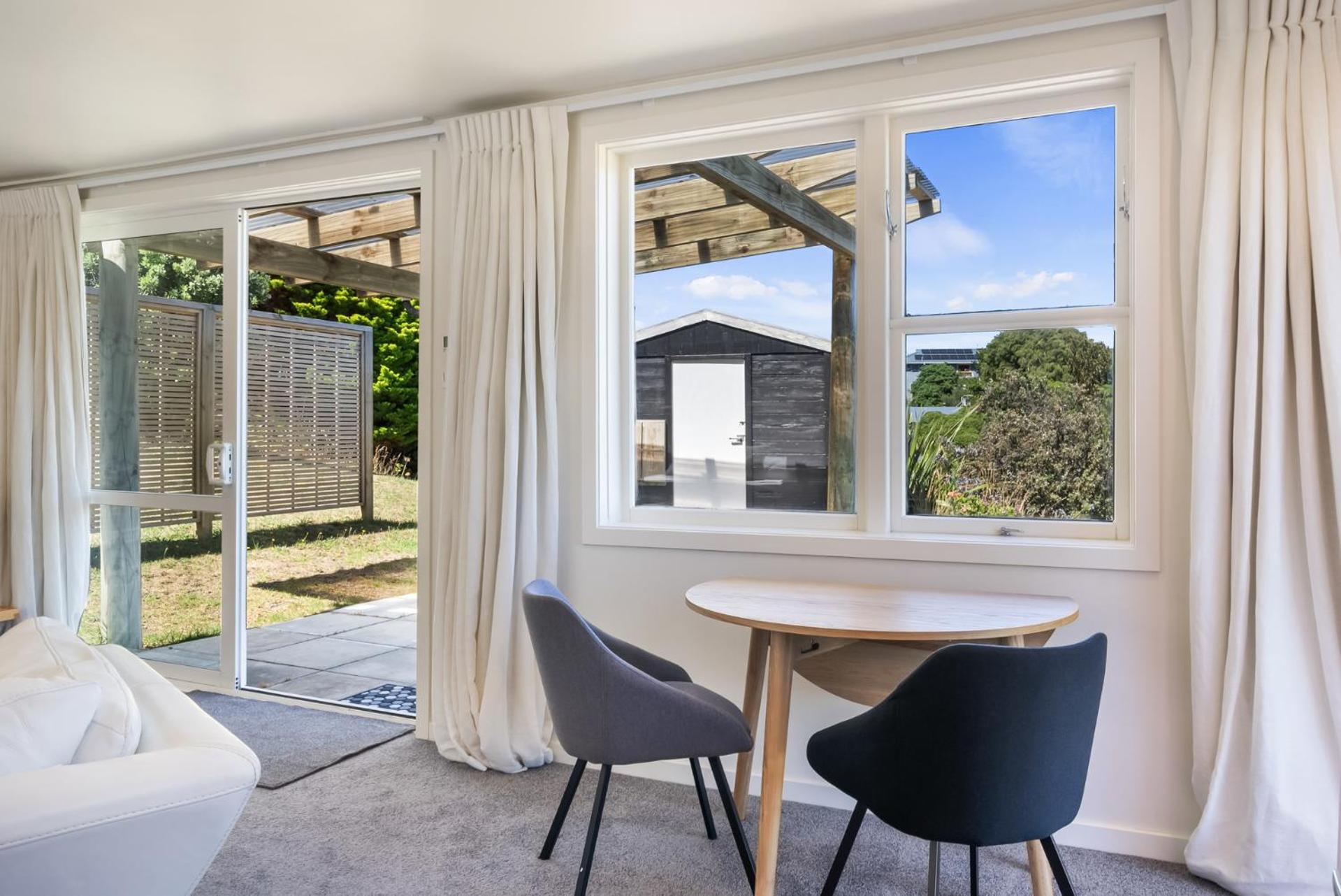 Hicks Haven - Waikanae Beach Holiday Studio view 4