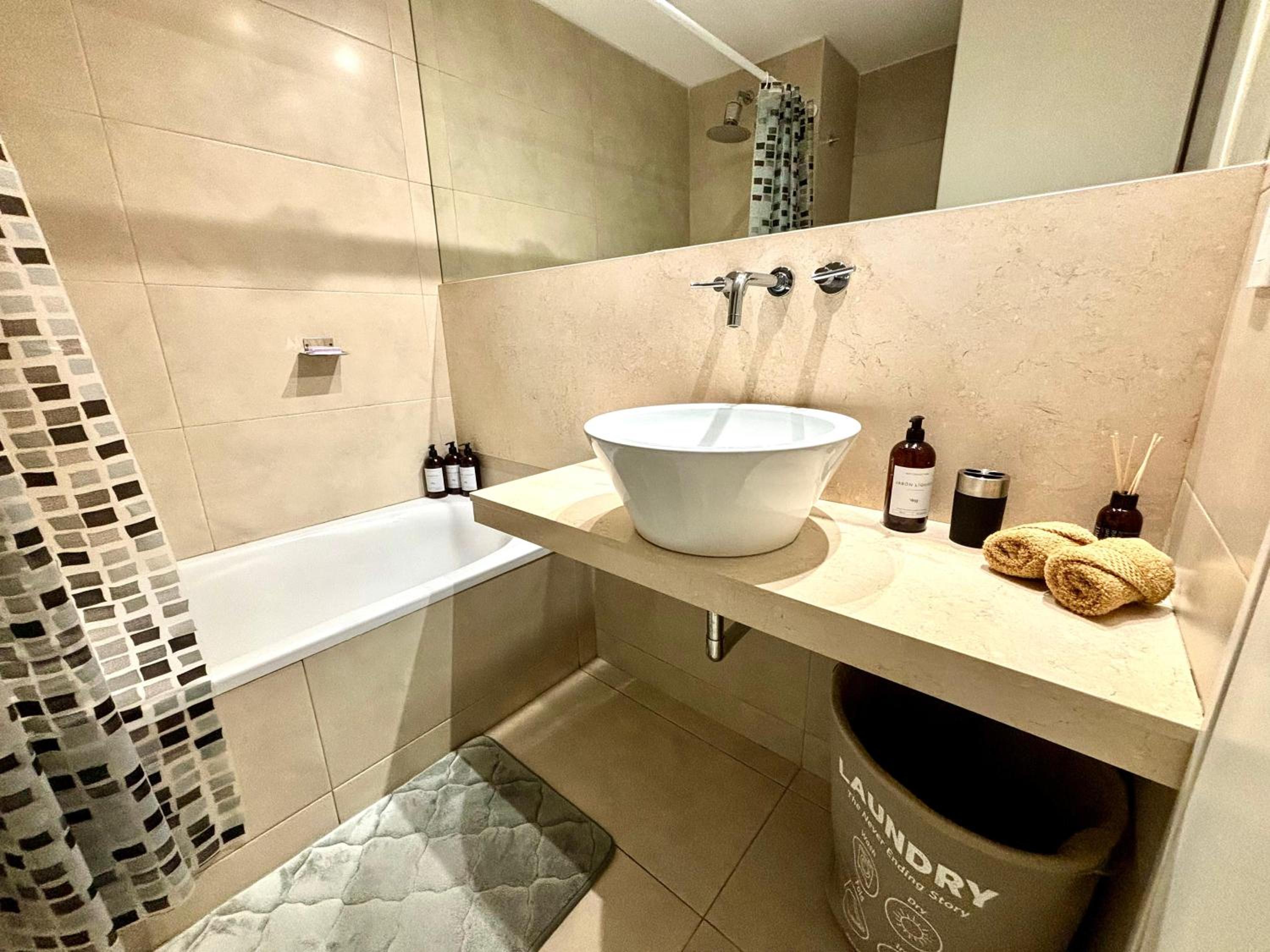 Bright modern apartment with full amenities and parking with 24hs security