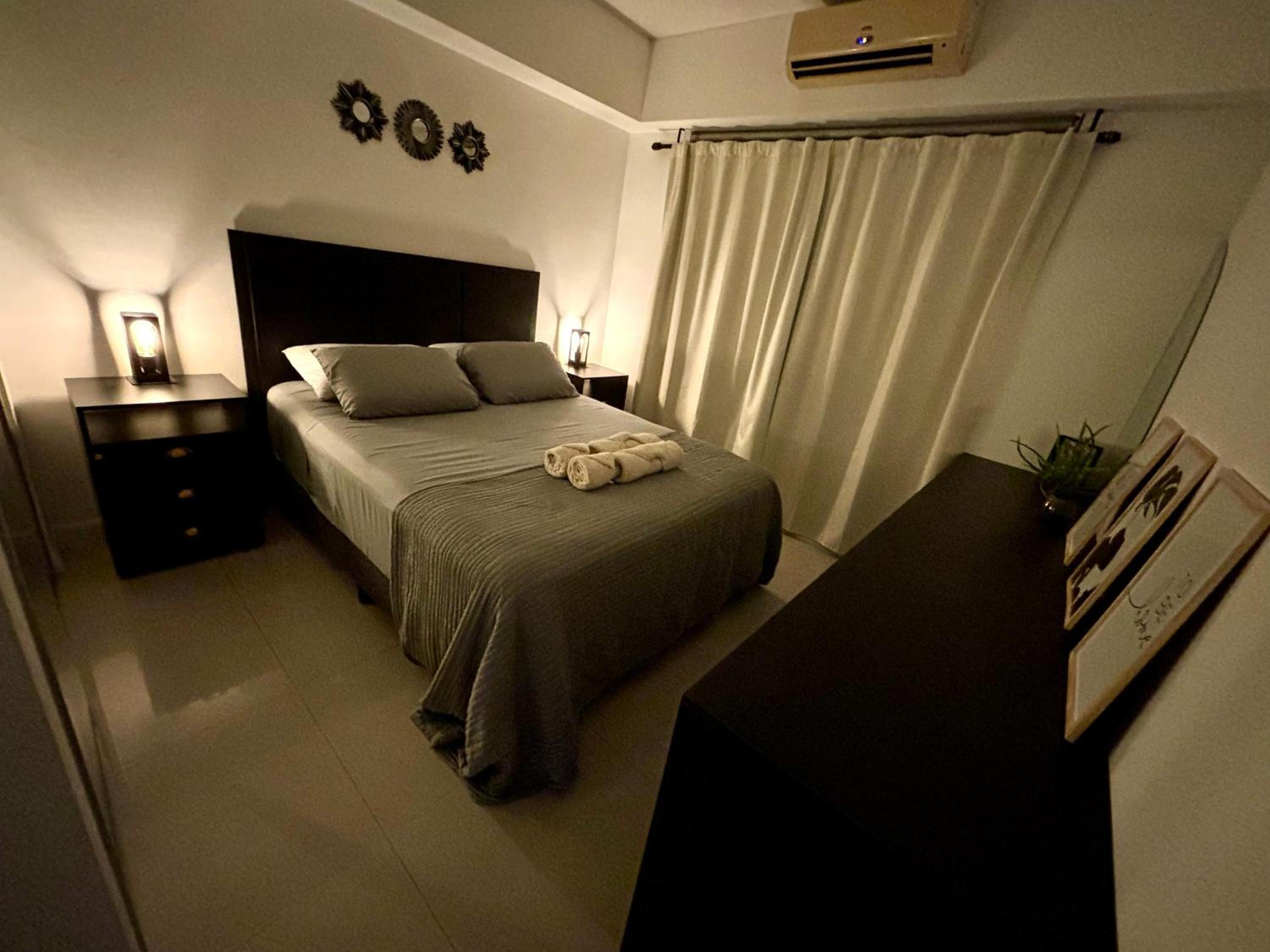 Bright modern apartment with full amenities and parking with 24hs security