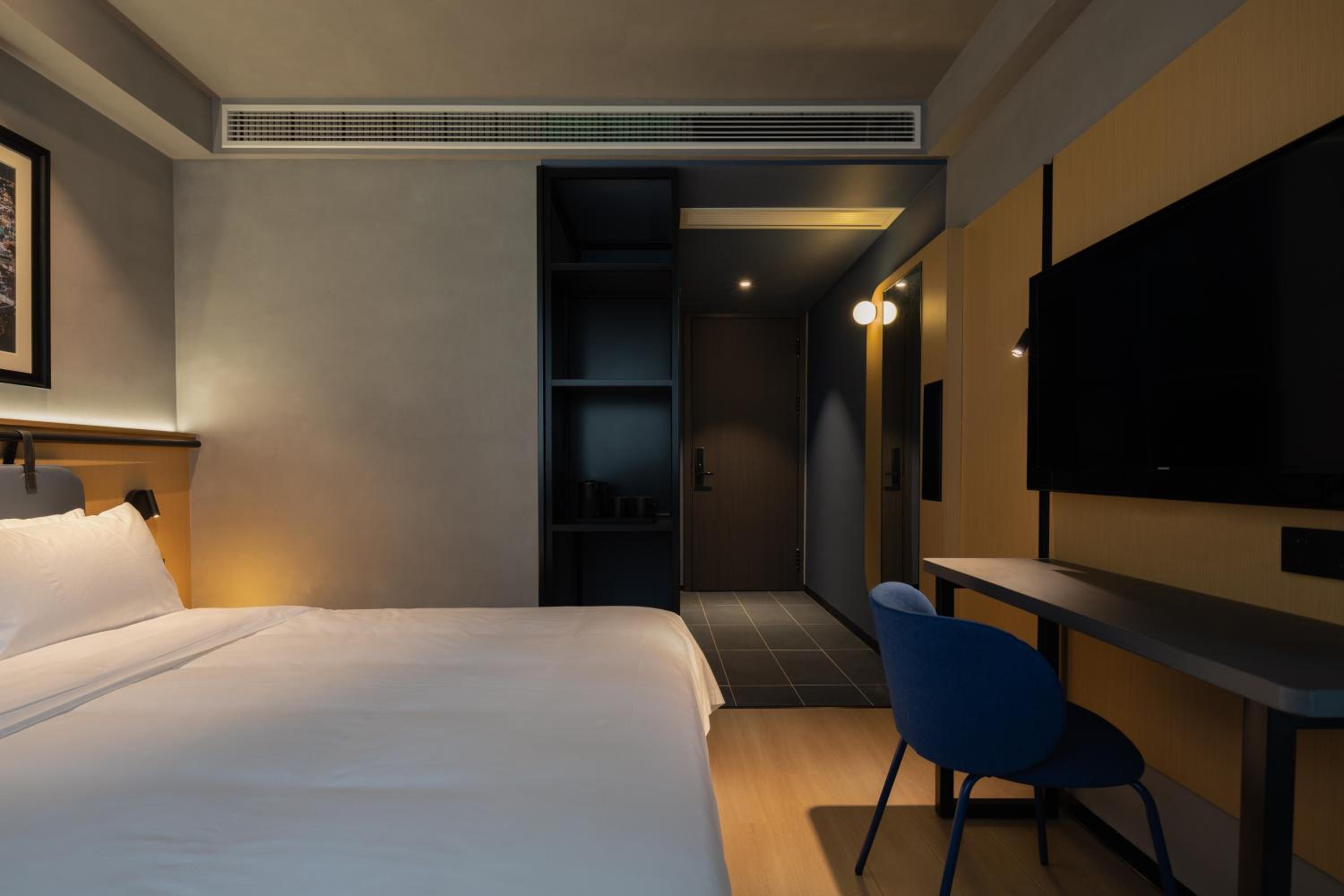 Chengdu Desti Youth Park Hostel TaiKooLi - Cafe& Bar& Luggage Storage& Large Public Area
