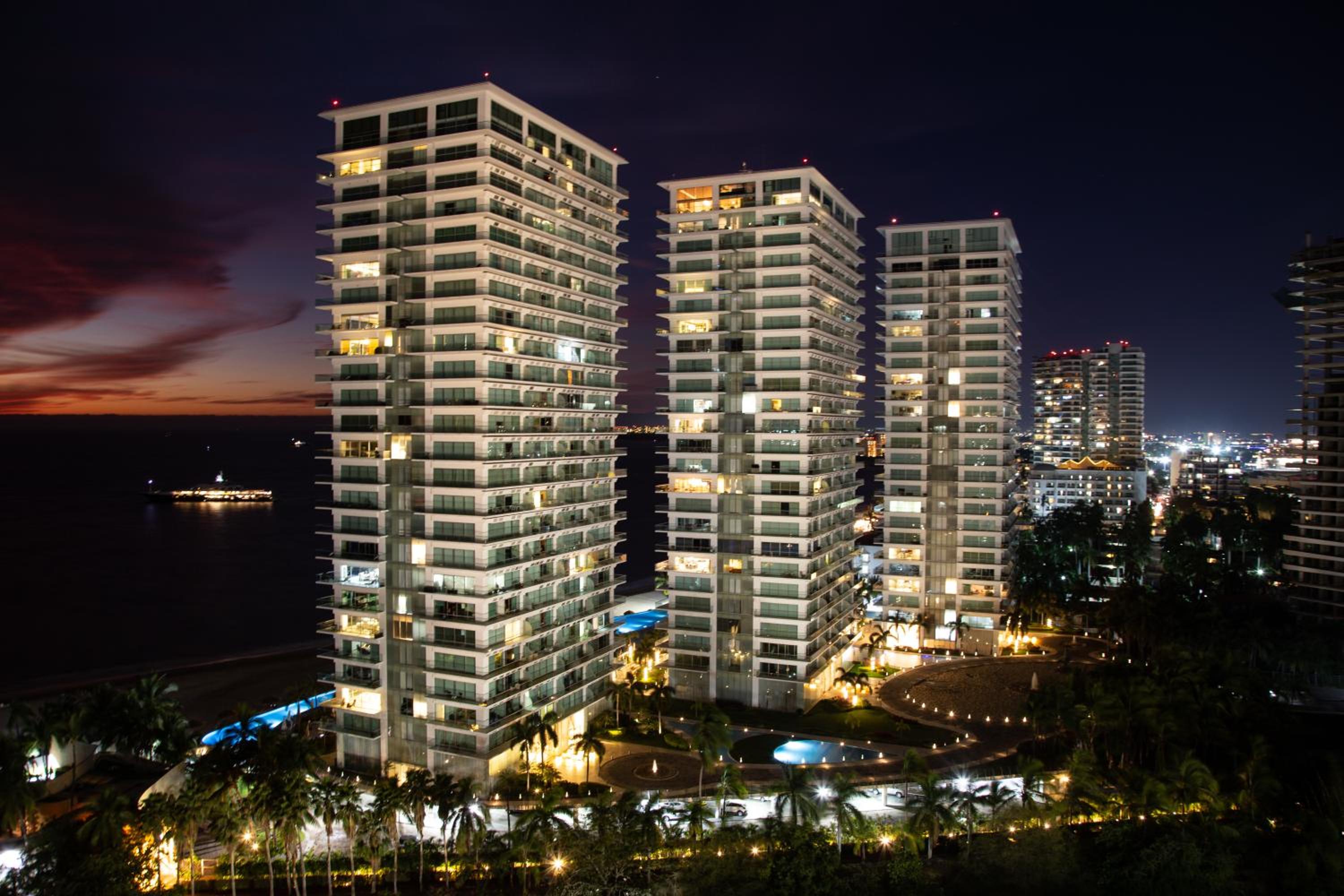 Hotel Gorgeous 15 Floor Grand Venetian - Image 1