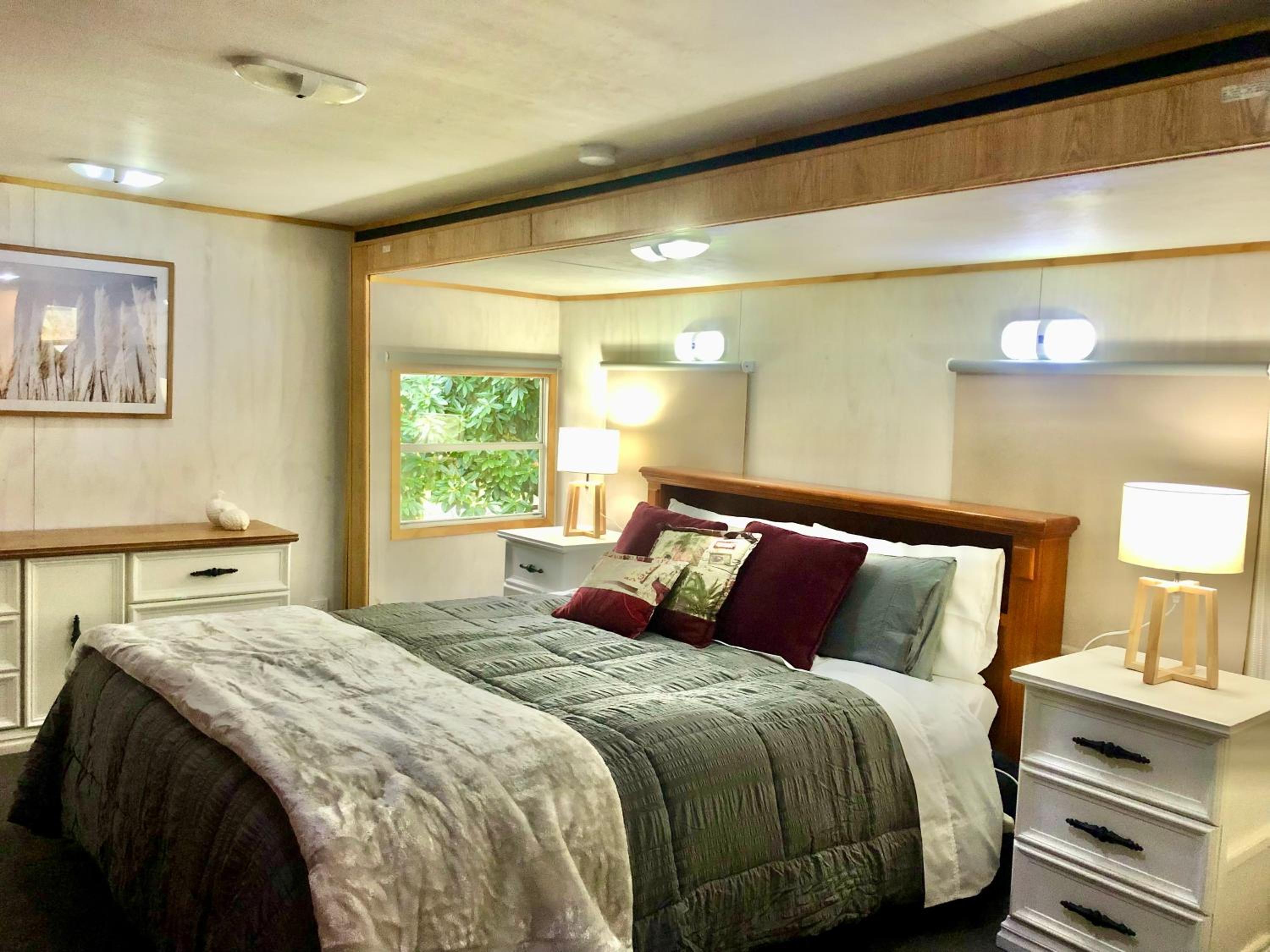 Unique and Charming Garden Cottage/Campervan