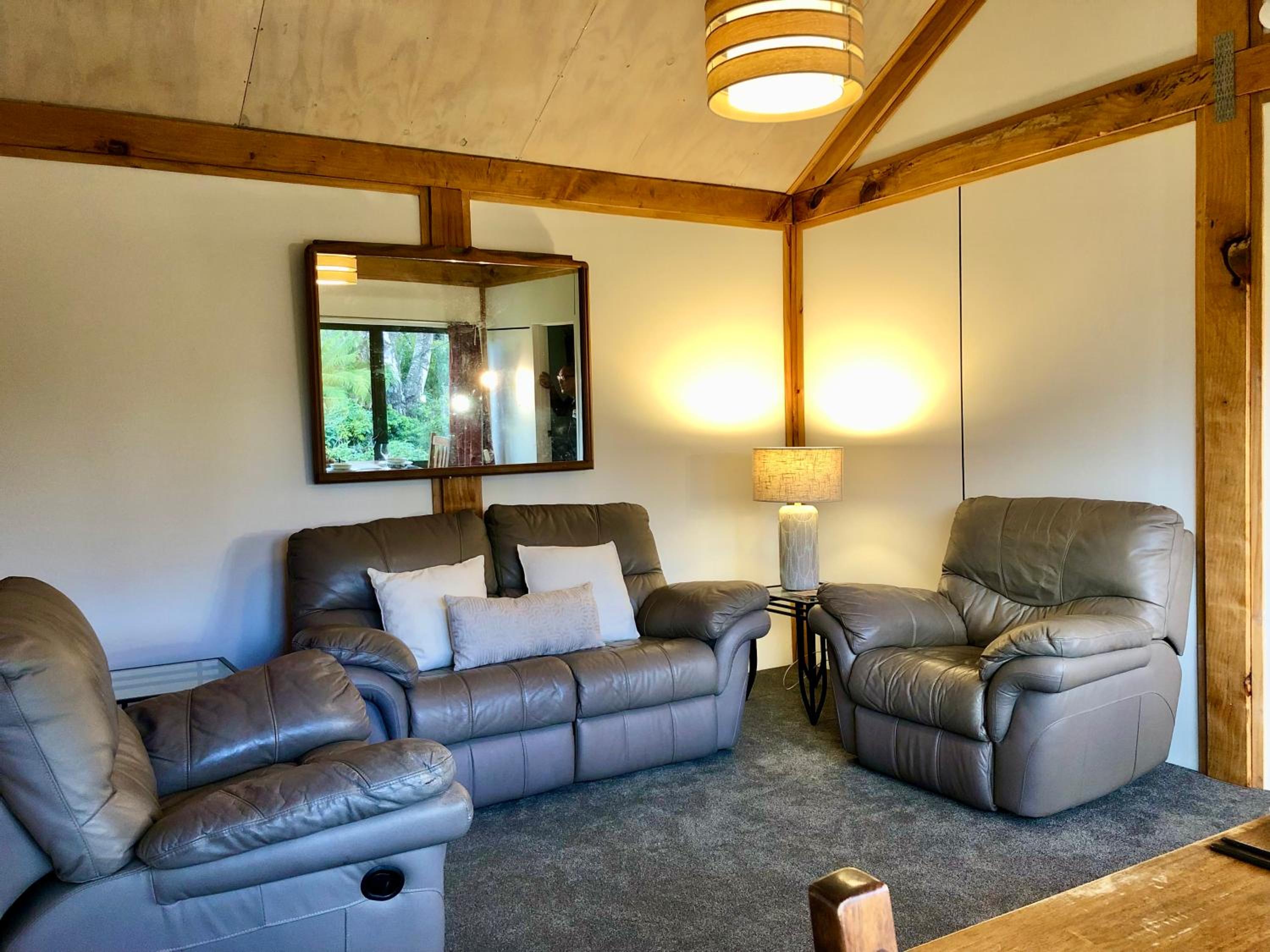 Unique and Charming Garden Cottage/Campervan