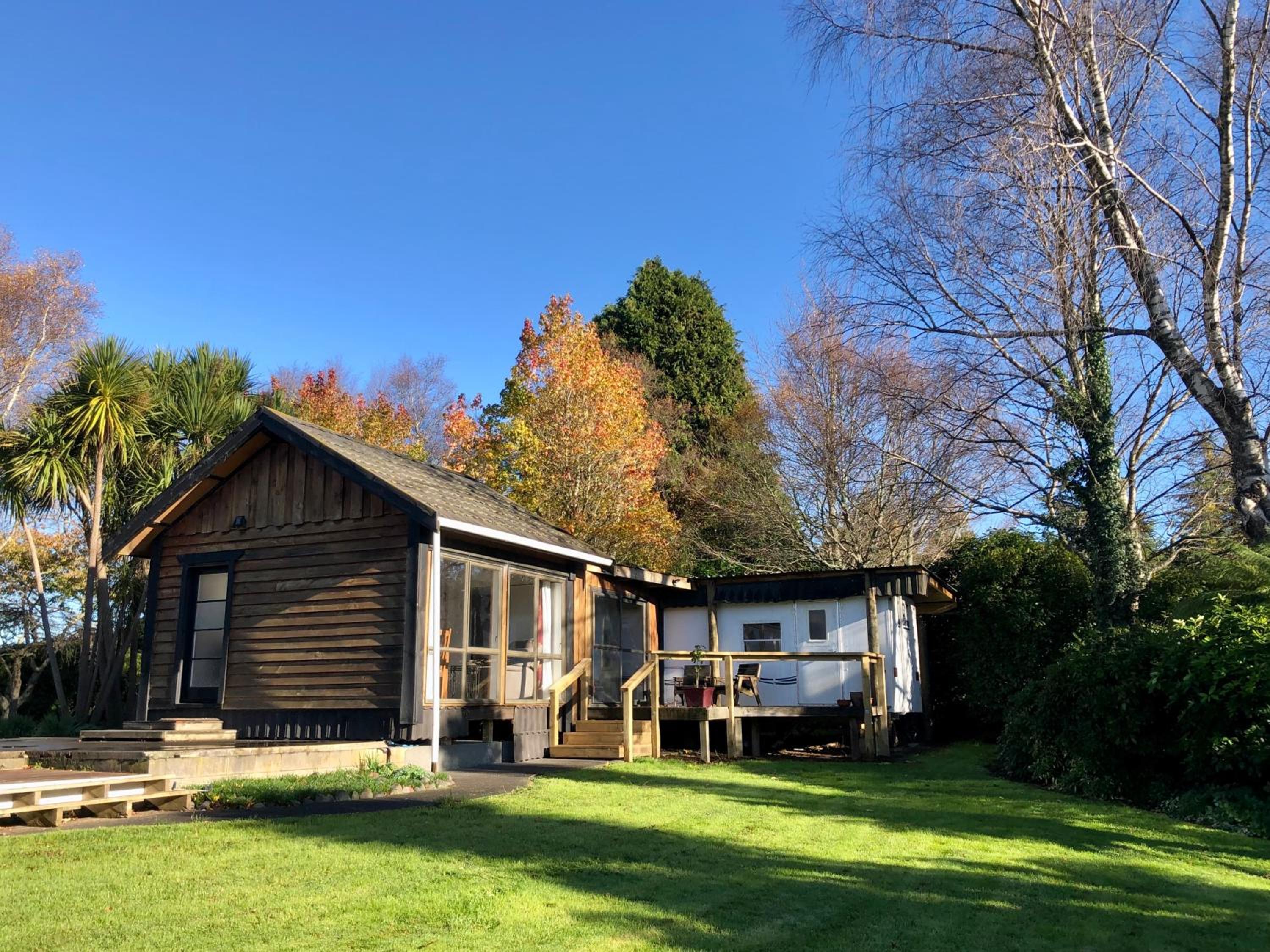 Unique and Charming Garden Cottage/Campervan