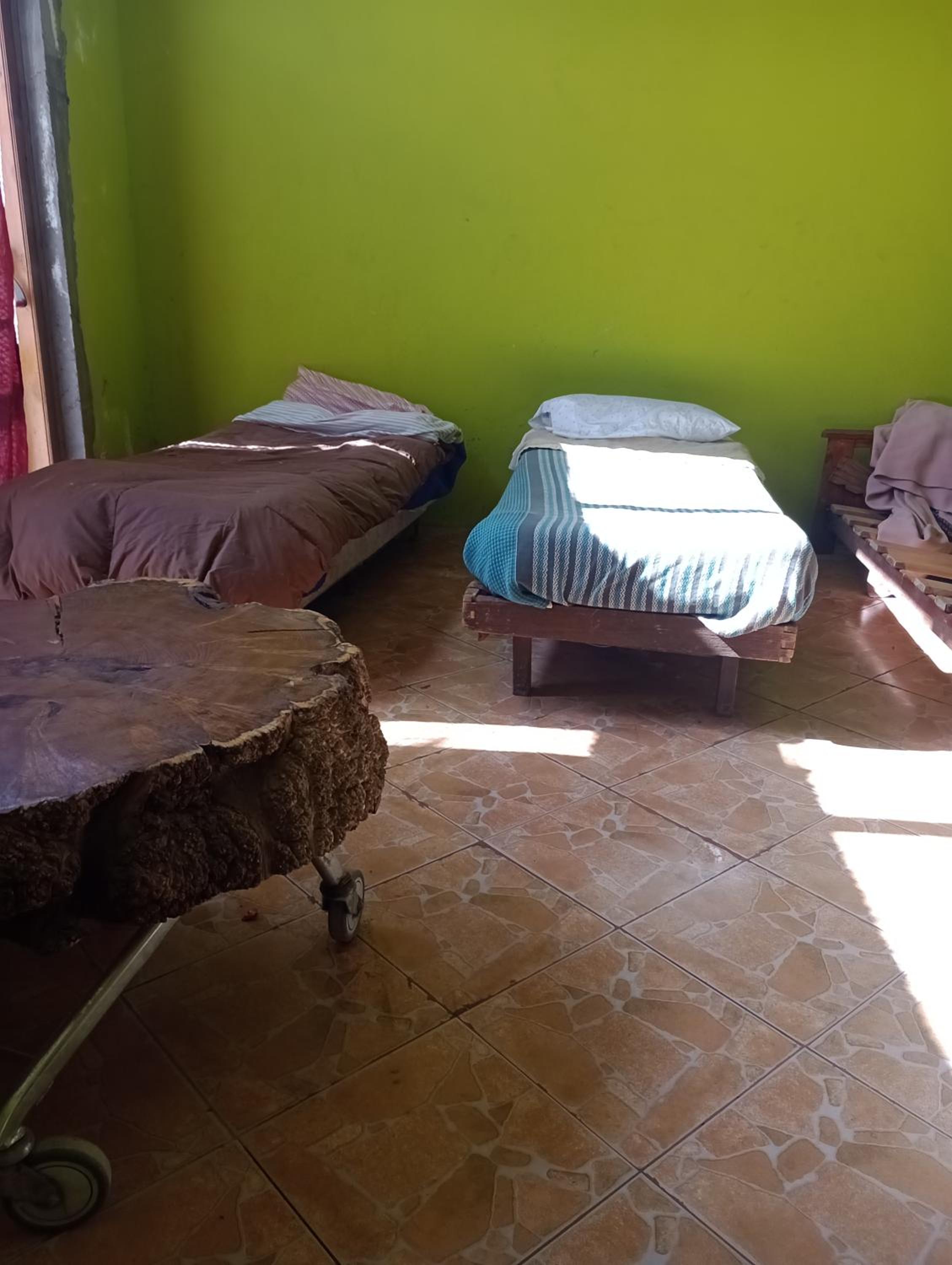 Camas para descansar en habitación compartida