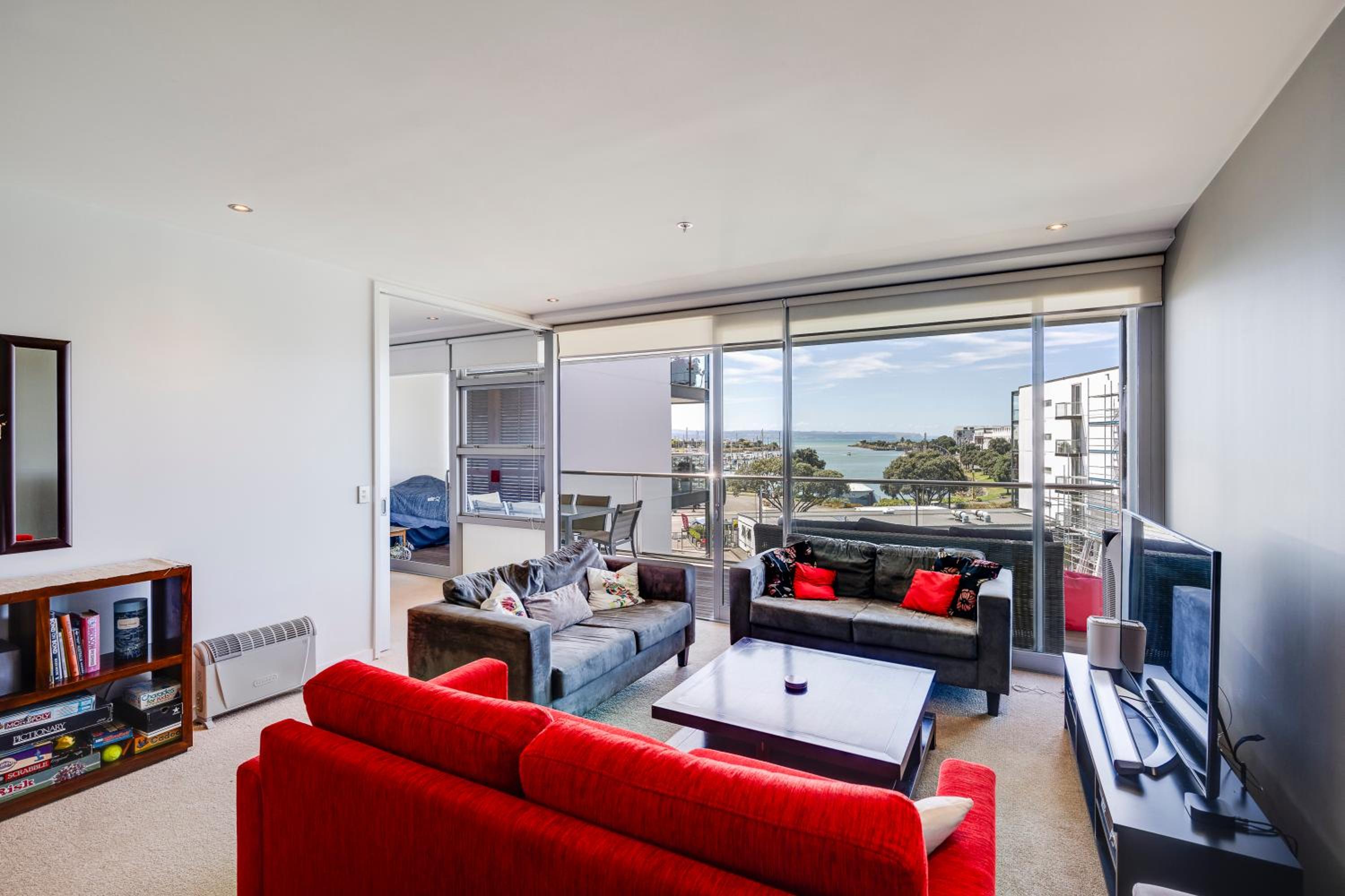 The Bay Bach - Napier Holiday Apartment view 2
