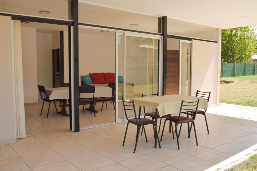 Casa quincho y pileta en Brown