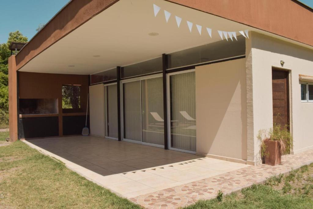 Casa quincho y pileta en Brown
