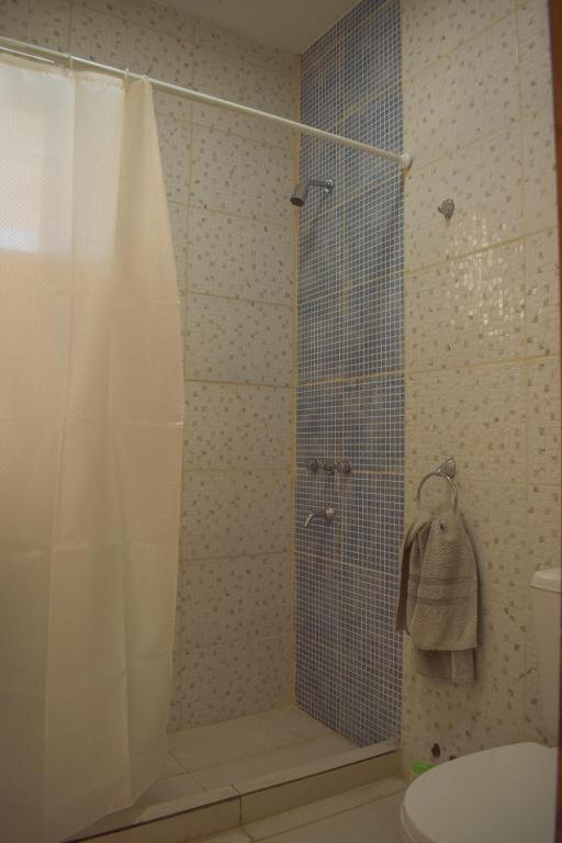 Casa quincho y pileta en Brown