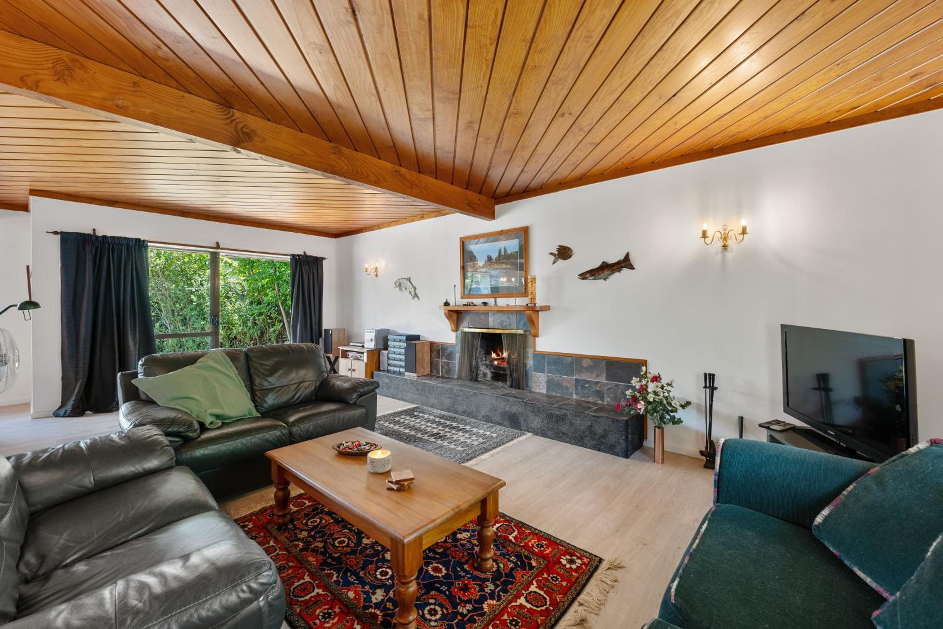 Lakeside Serenity - Taupo Holiday Home view 2