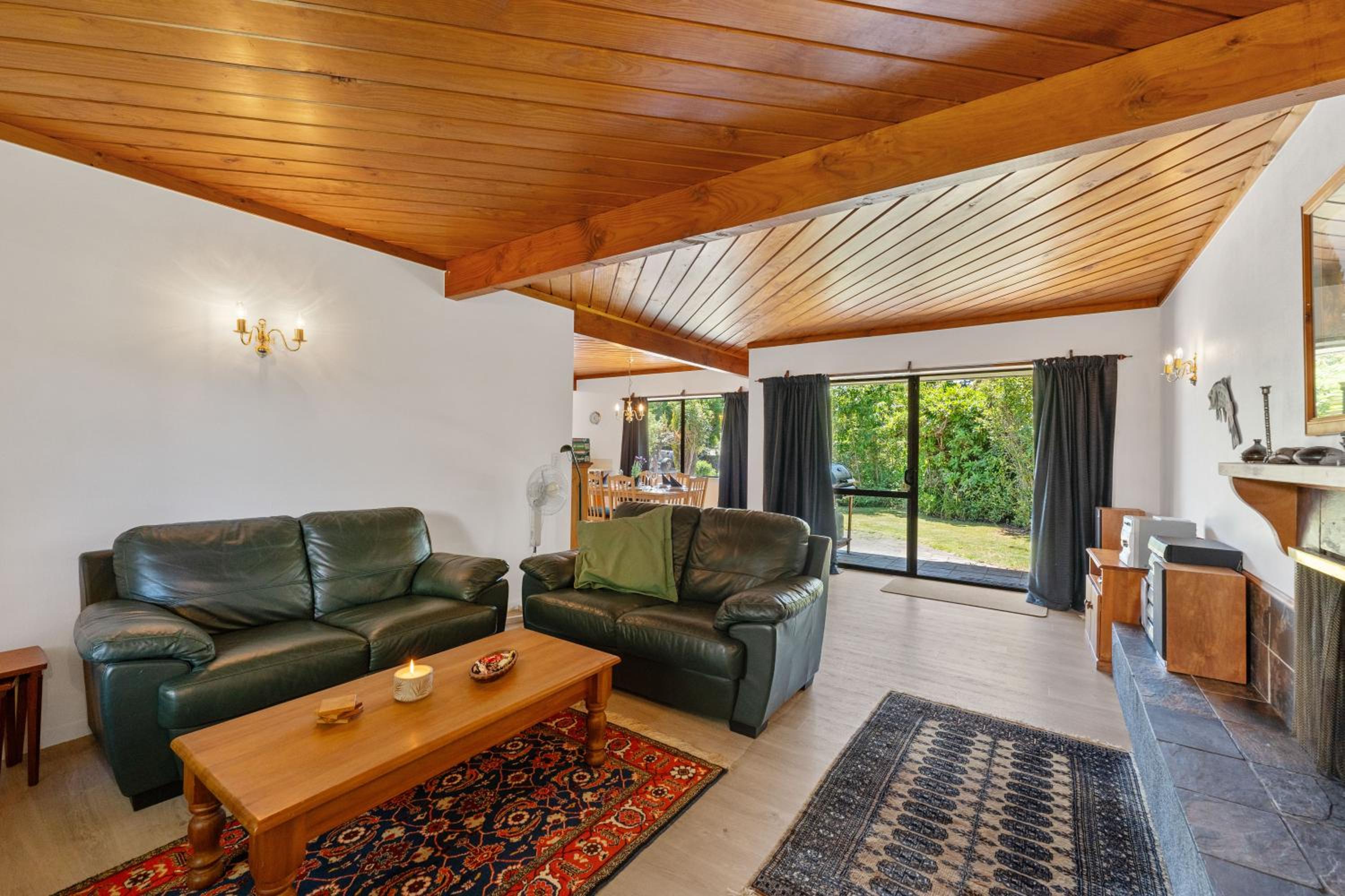 Lakeside Serenity - Taupo Holiday Home view 3