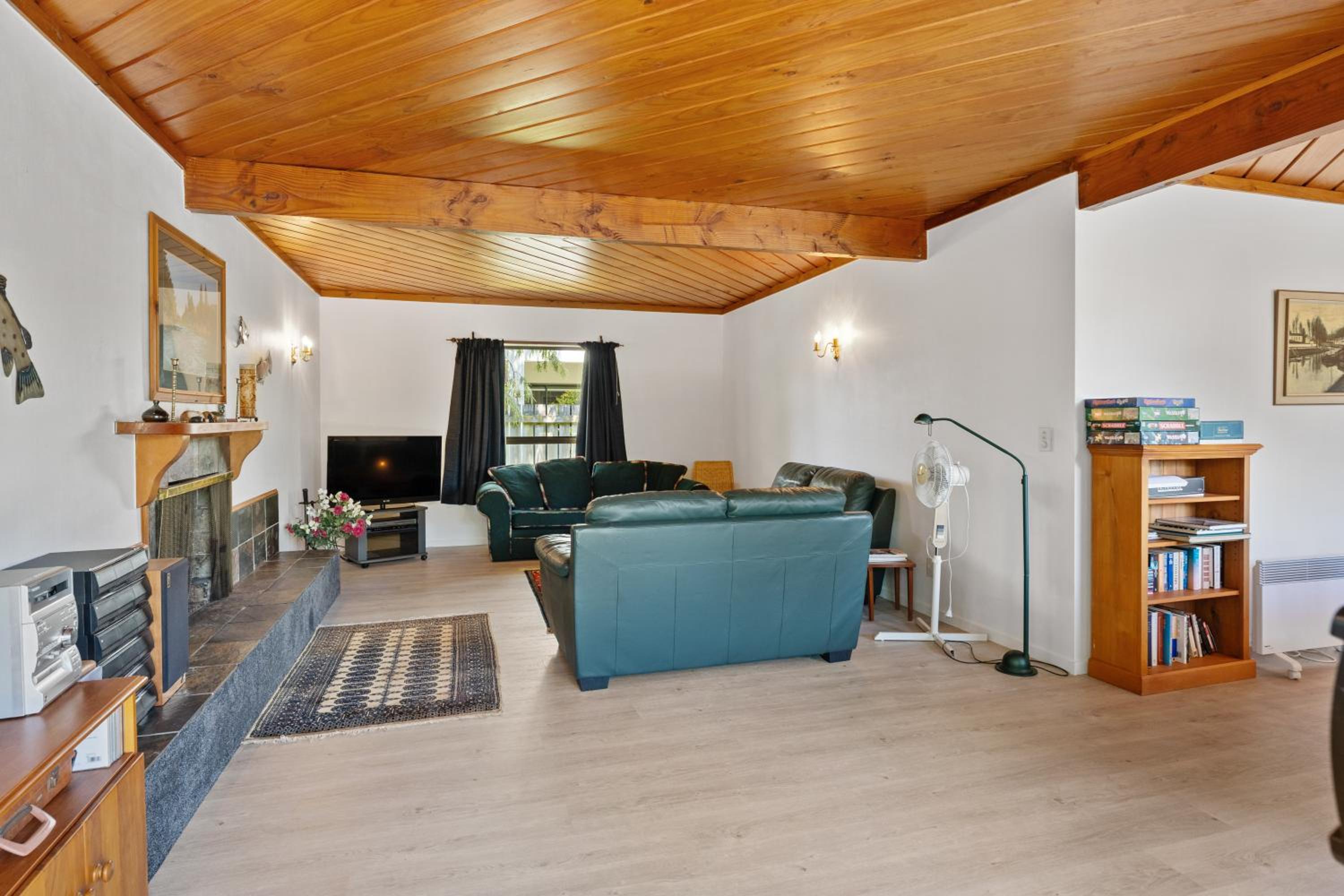 Lakeside Serenity - Taupo Holiday Home view 4