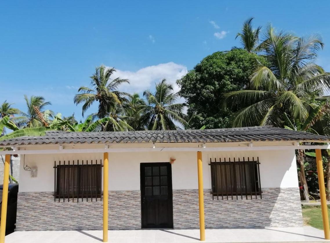 Cabaña Moñitos cerca al mar e Isla Fuerte