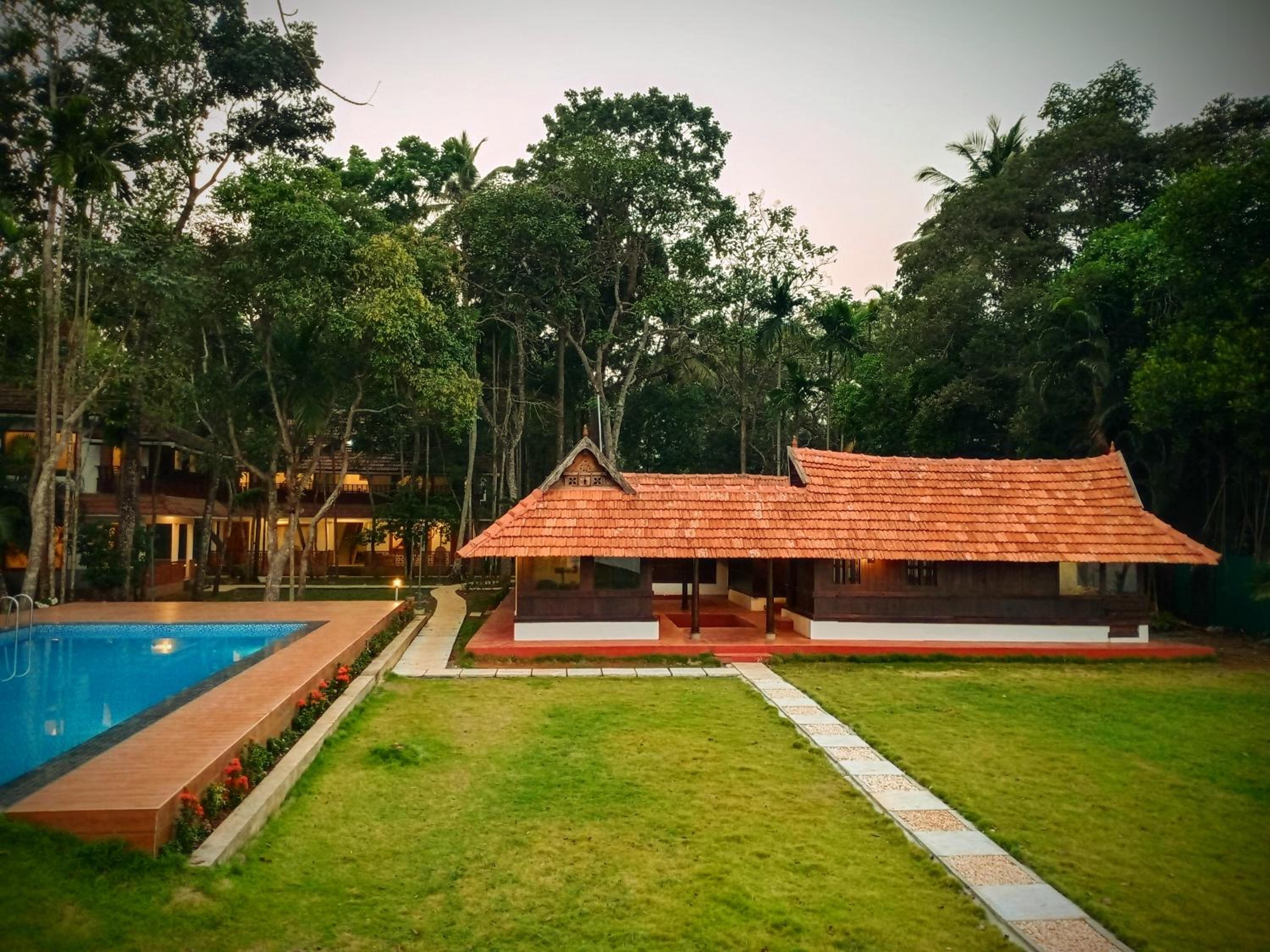 Shantitheeram Ayurveda Lakeside Heritage Resort view 4